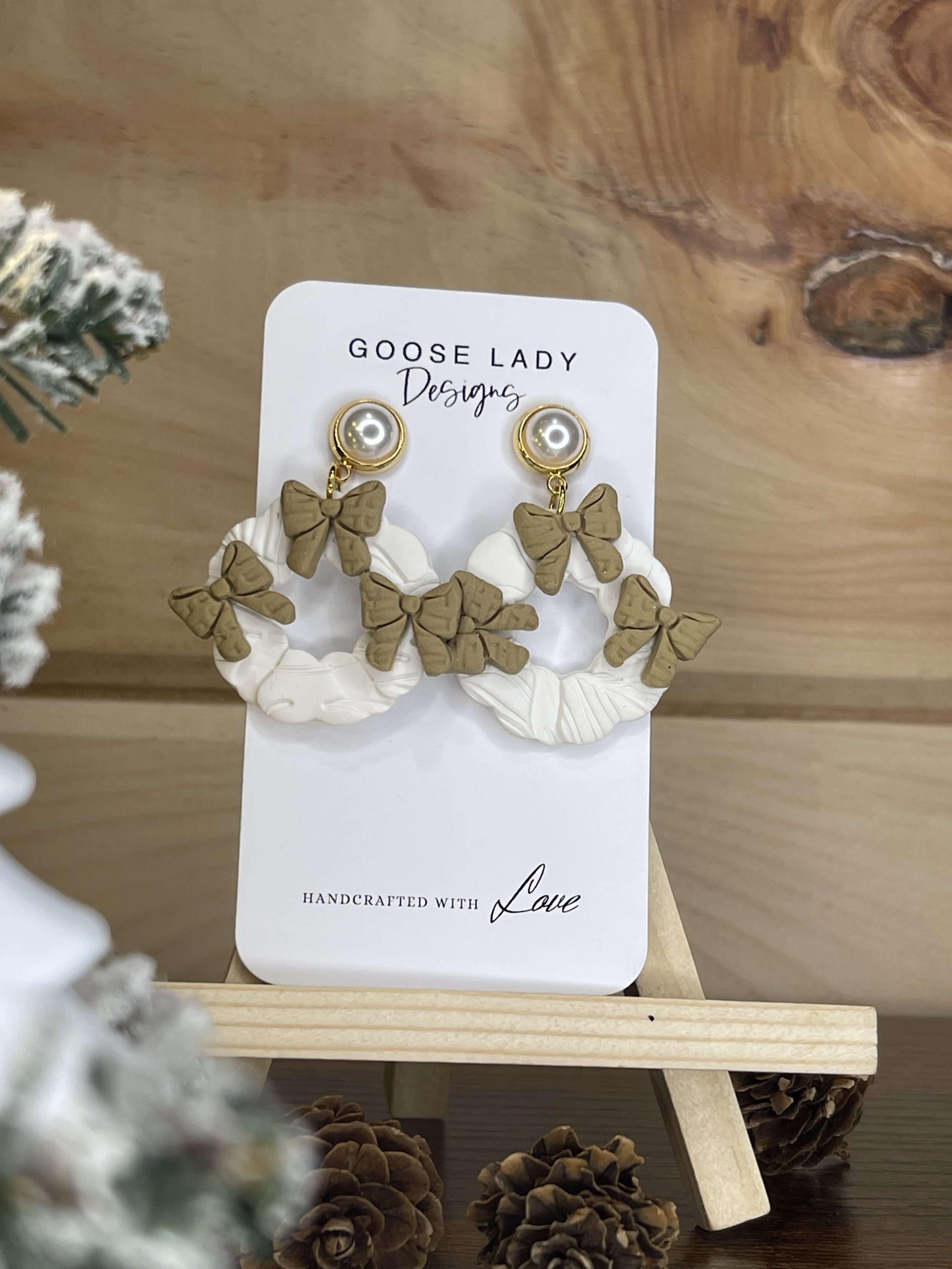 White Wreath & Burlap Bows