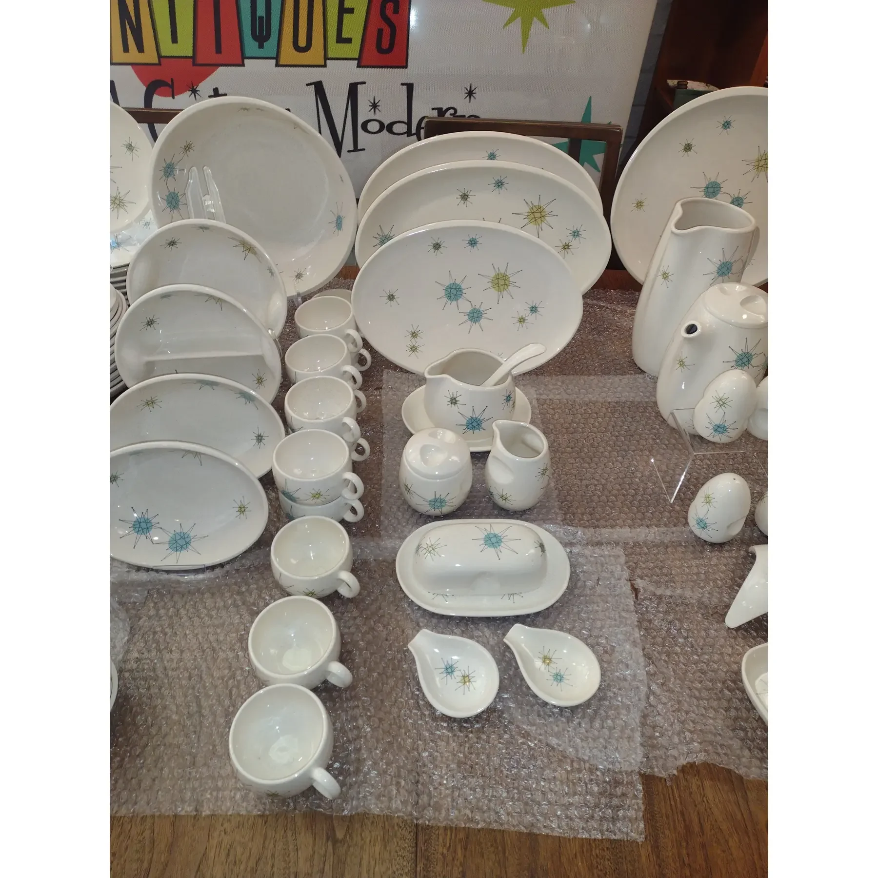 1960s-fanciscan-starburst-dinnerware-set-132-pieces-4689.webp