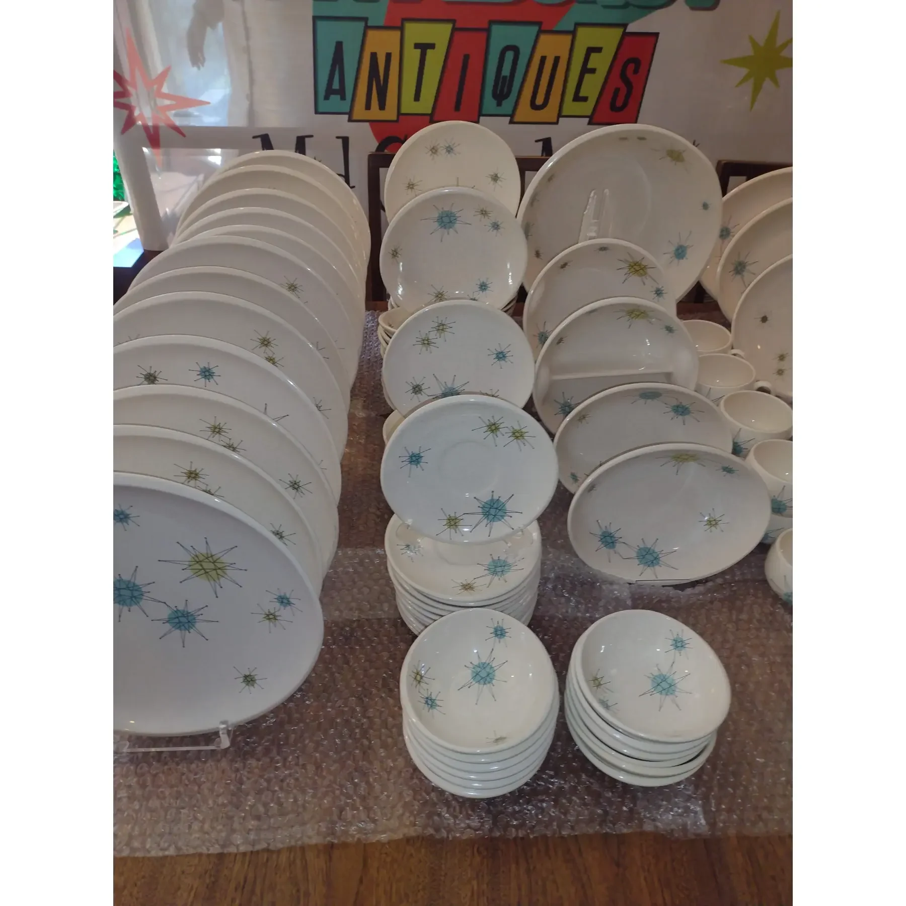1960s-fanciscan-starburst-dinnerware-set-132-pieces-9710.webp