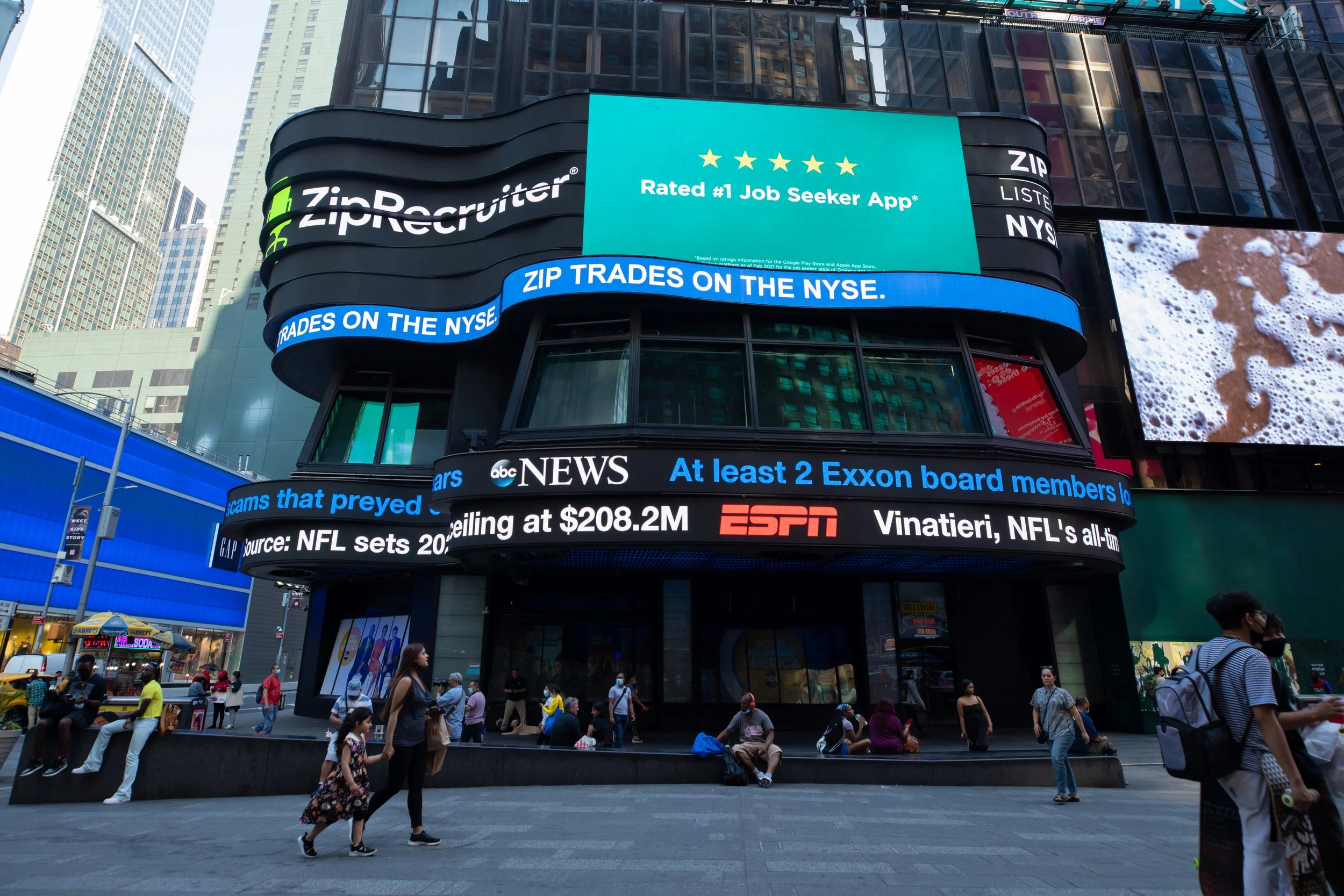 HR-ZIP-Times Square-Photo-210526-Press-1.jpg