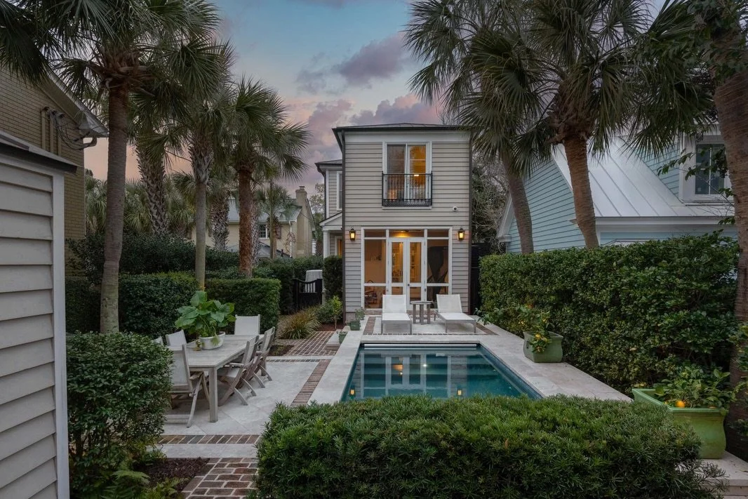 Two blocks to King. 
Four to the Battery. 
Three to Colonial Lake. 

Morning walks for coffee, evening strolls along the water, dinner plans you can walk to without ever getting in the car. That downtown rhythm is something you don&rsquo;t forget onc