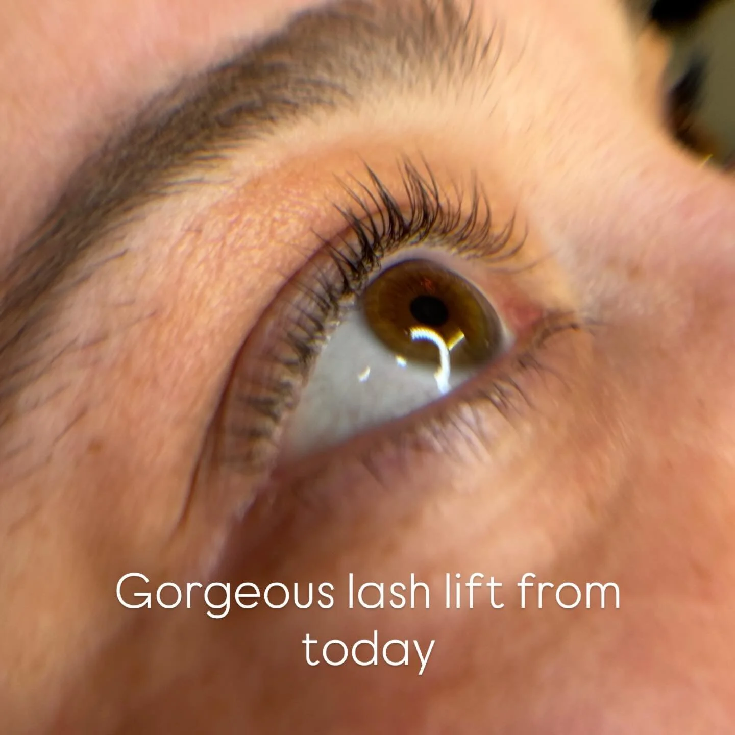 Lash lift pictured here! Effortless mornings are coming your way! This will last up to 6 weeks! Make your appointment now for your next trip, event, or wedding. Personally, I get them lifted just to feel good. #lashesbr #lashlift #naturalbeauty