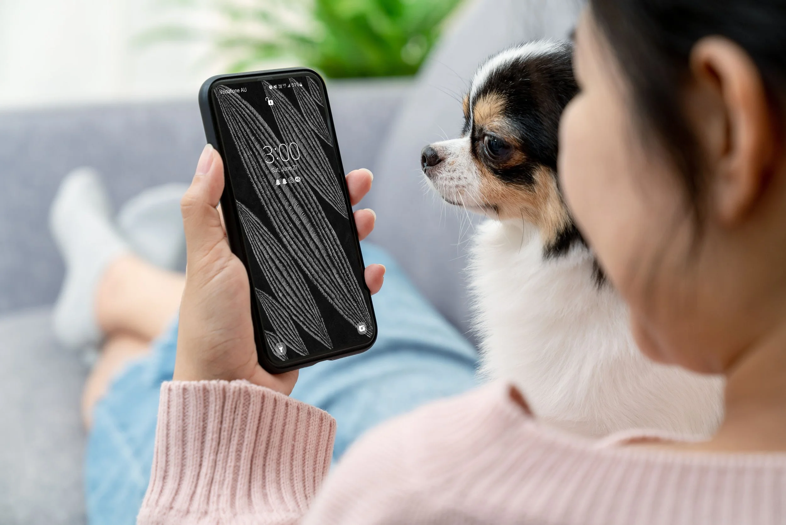 Women-with-dog-laying-on-sofa-holding-android-phone-with-lock-screen-and- unconscious-flow-line-art-wallpaper.jpg