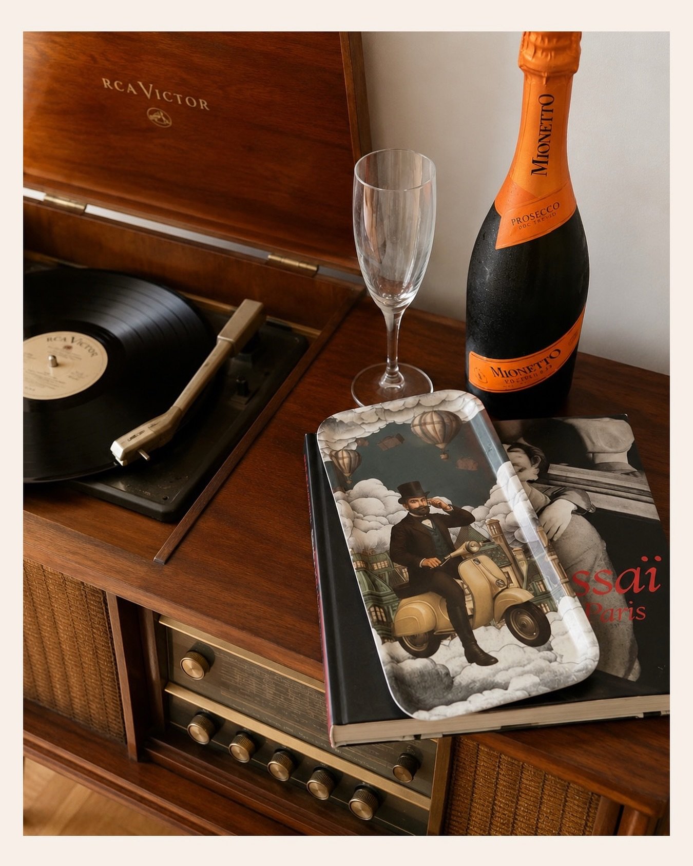 A little summer ritual: good music, chilled prosecco, and nowhere to be.
The kind of moment made for slowing down &mdash; relaxed, effortless, and beautifully simple. 🥂🎶

Hashtags:
#SummerRitual #ProseccoMoment #GoodMusicGoodMood #SlowSummer #Enter