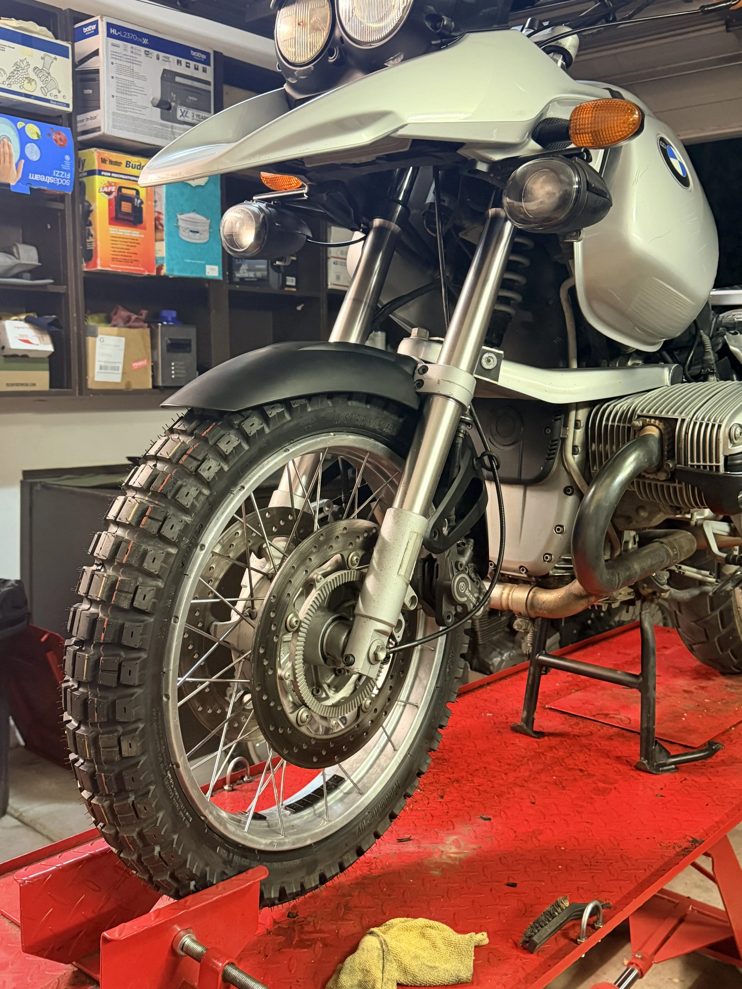 Another look - really transforms the look of this bike in a way that it doesn't with others. 