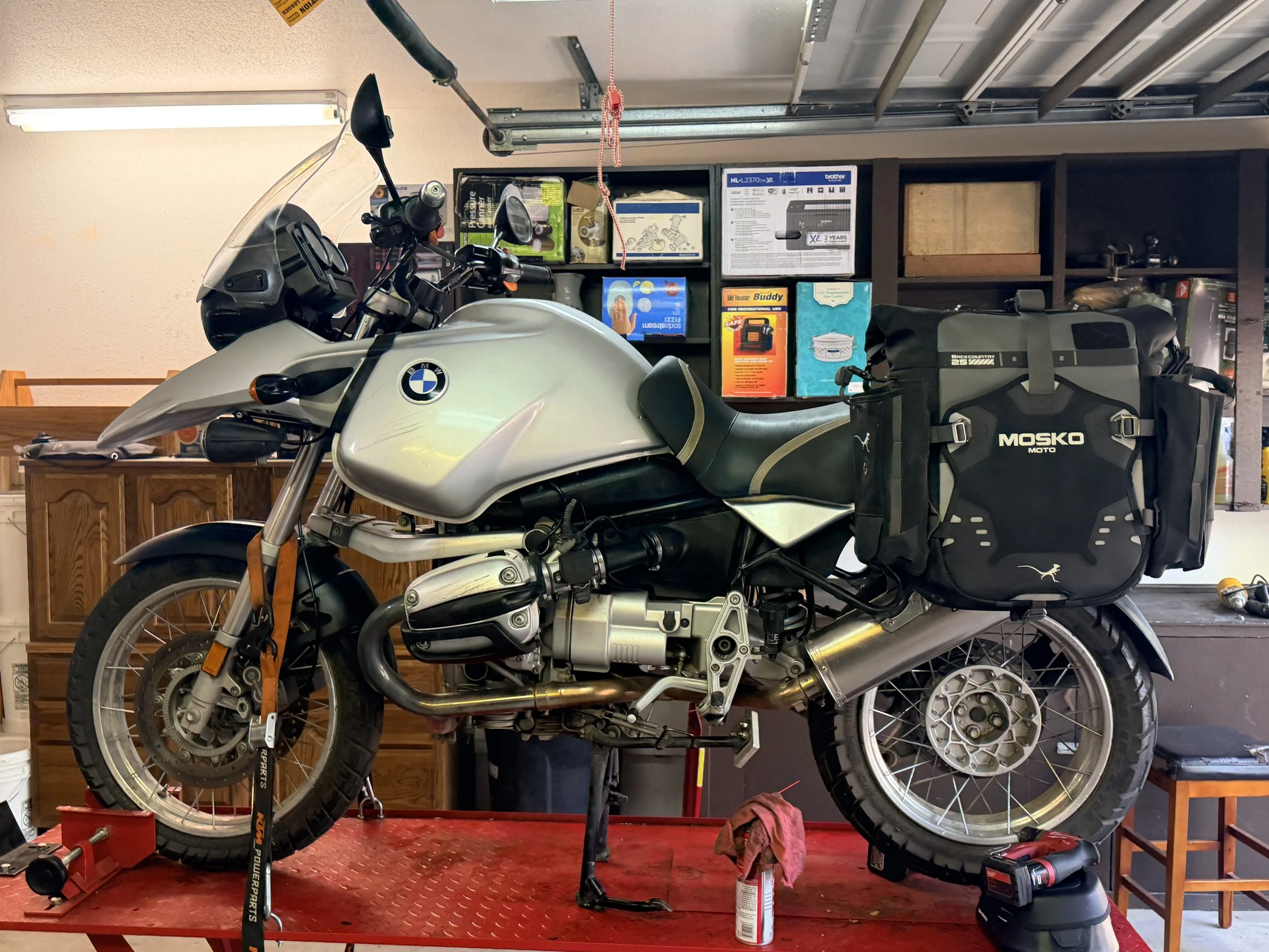 Success - we can now go places. The luggage looks great & is highly functional on the bike. 