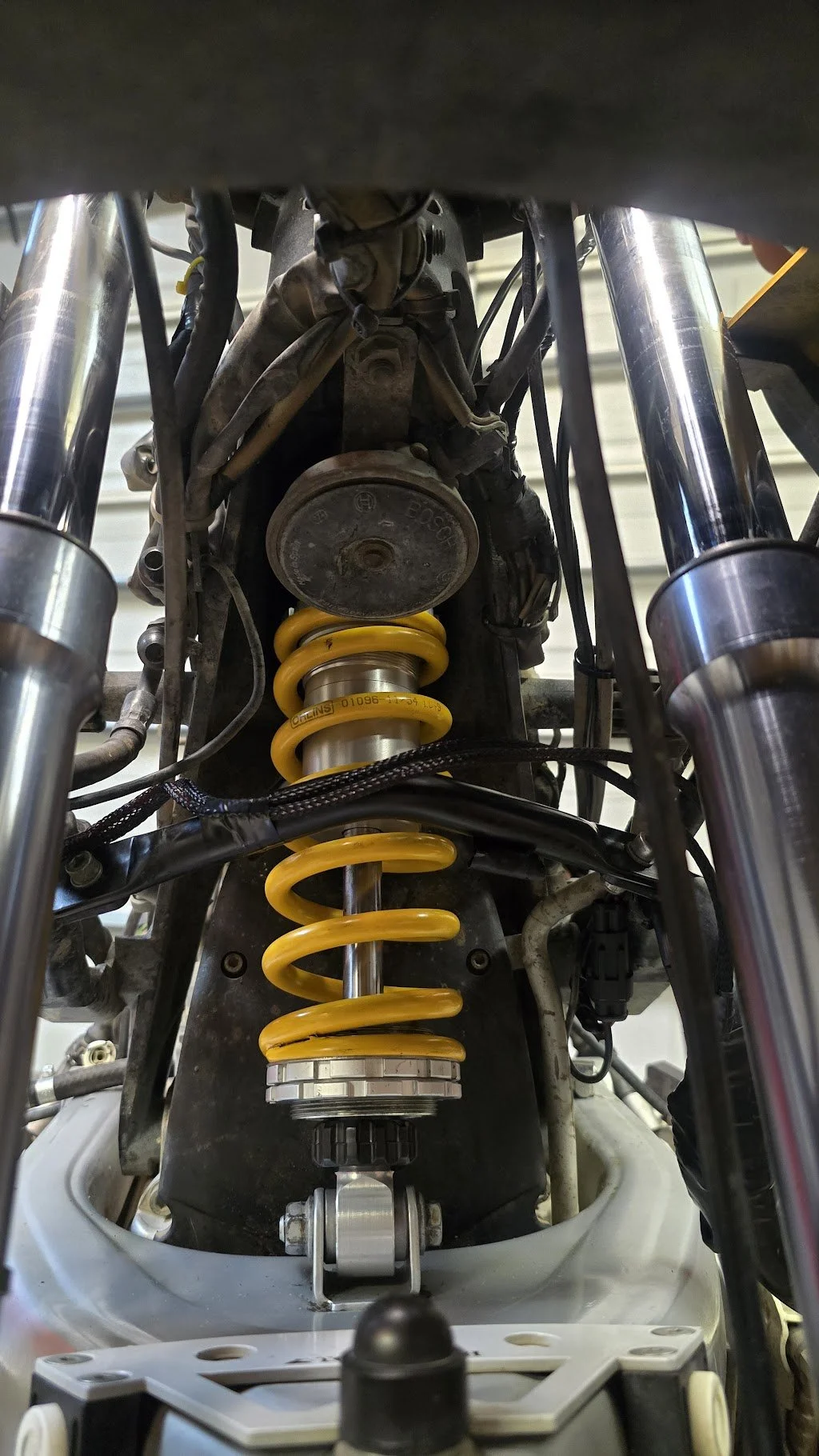 Front shock went on without a fuss, thanks in large part to the fact that the entire bike was stripped down. 