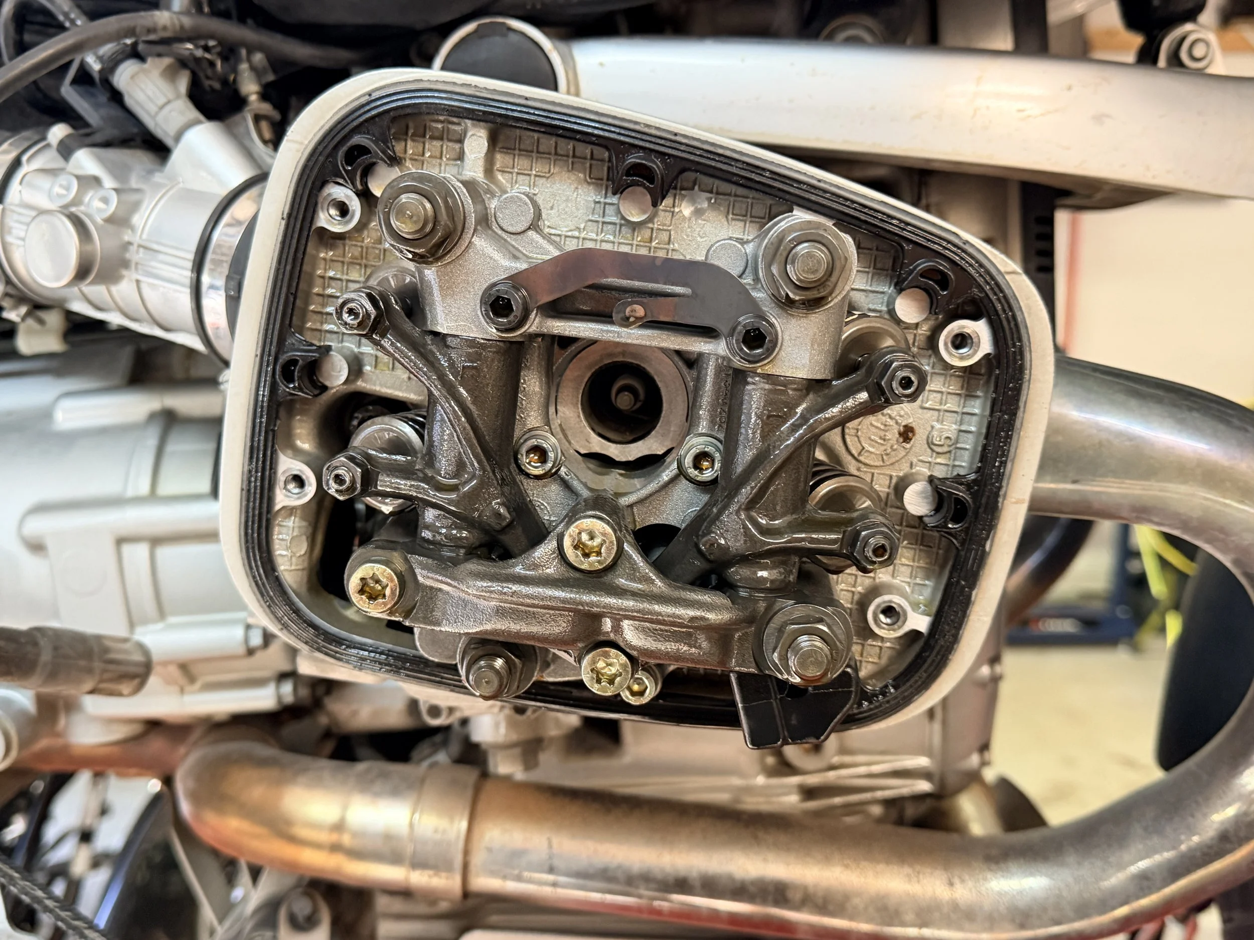 The right cylinder was close - intake tight, exhaust loose. 