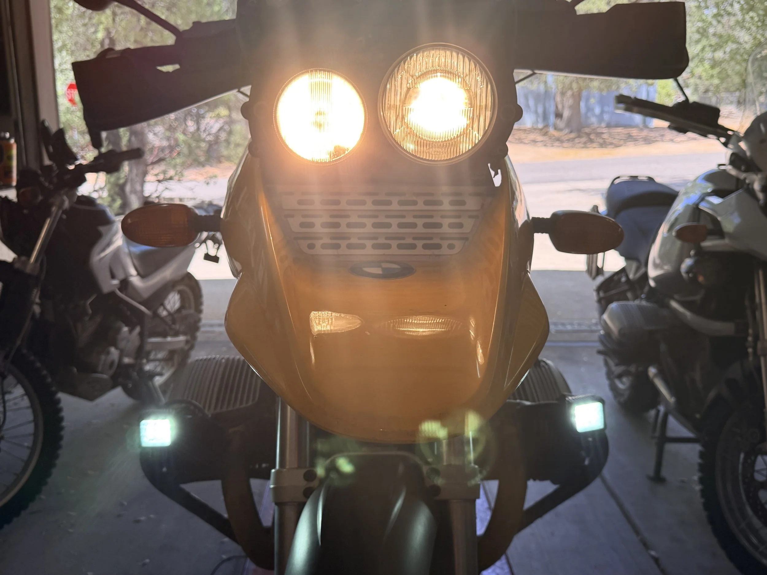 Headlights with factory H1 bulbs. 