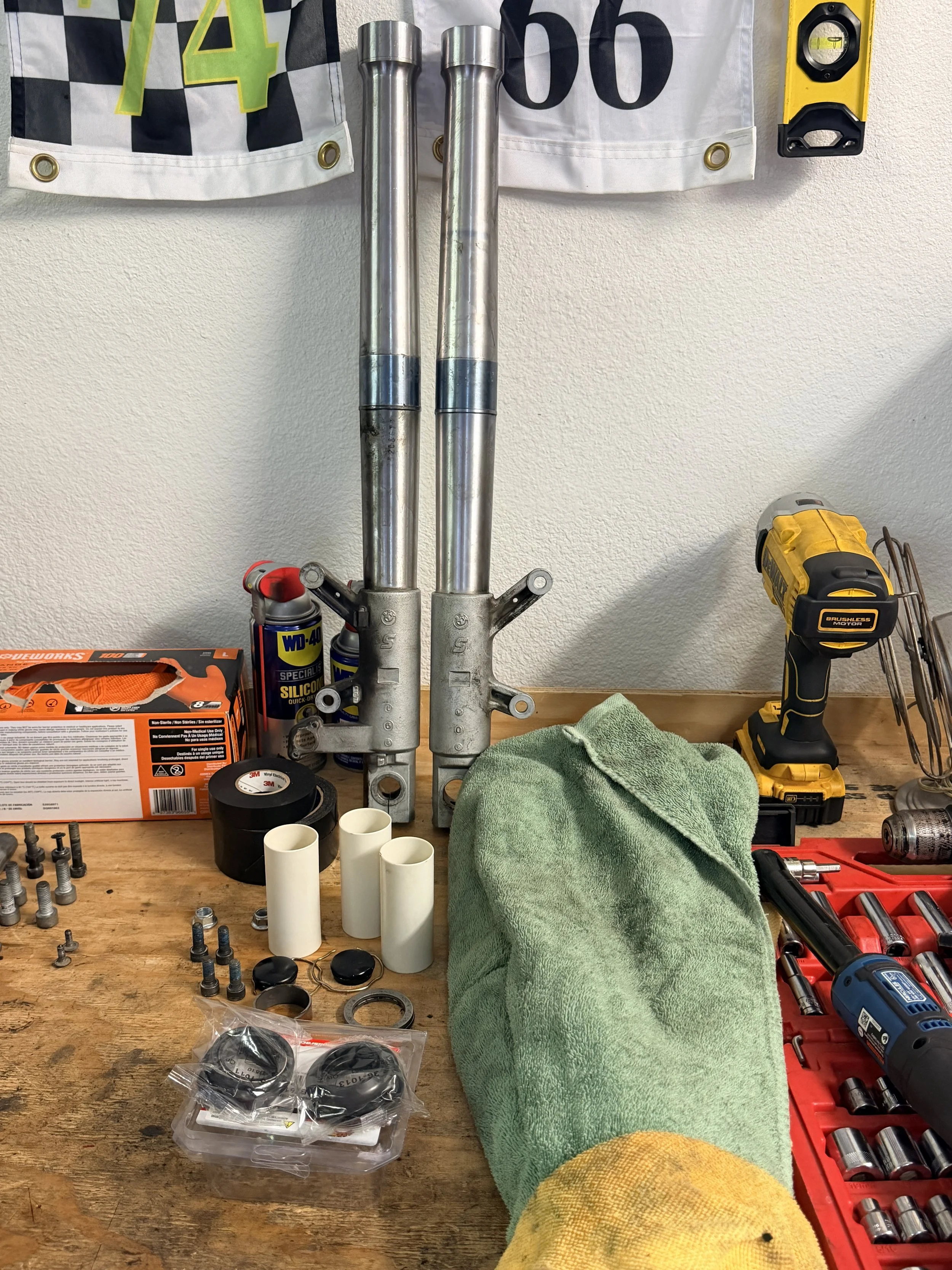 Fork rebuild begins - the damn seal was inside out and the fork oil looked & smelled like hydraulic or gear oil. Quality - guy must have done it drunk. No excuse. 