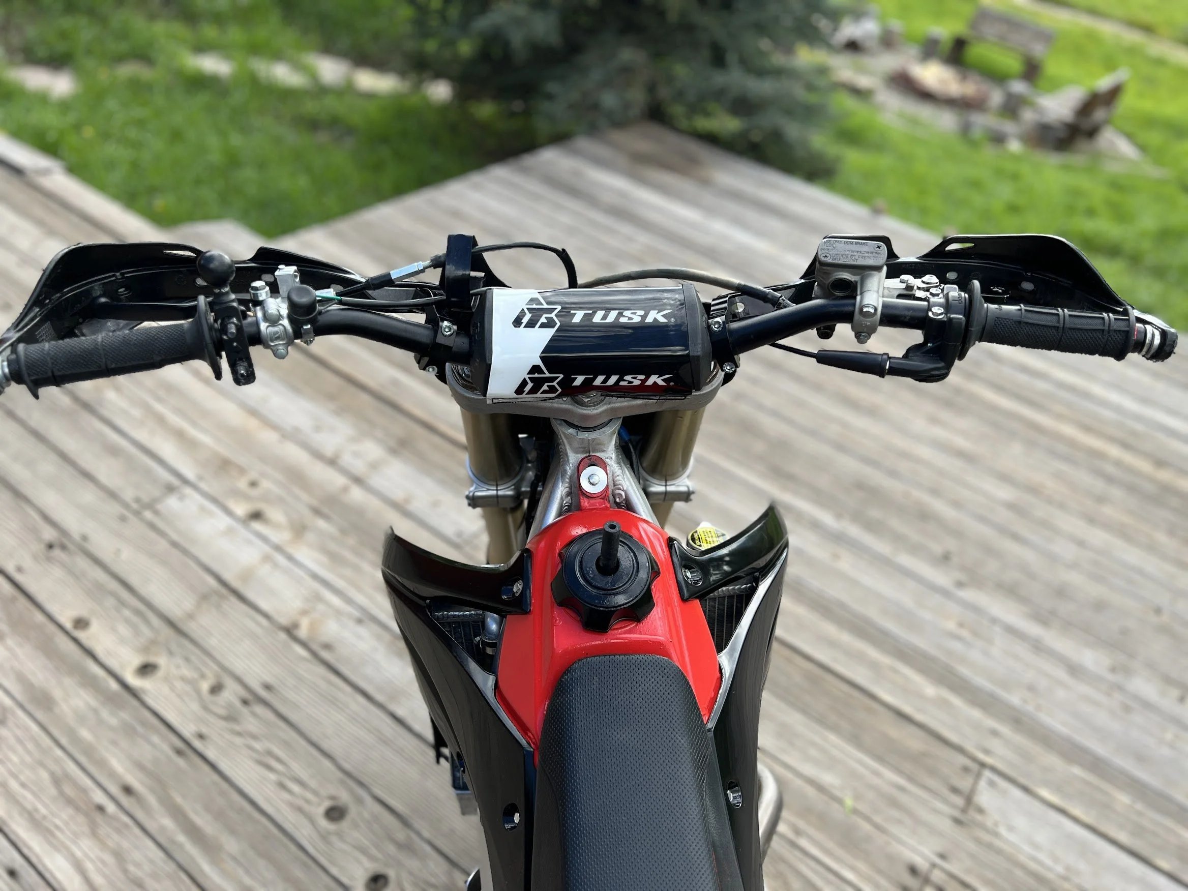 This is a look at the rebuilt cockpit with handlebars, throttle assembly & cables, kill switch, barkbusters, clutch cable, and new levers. Really looked clean. 