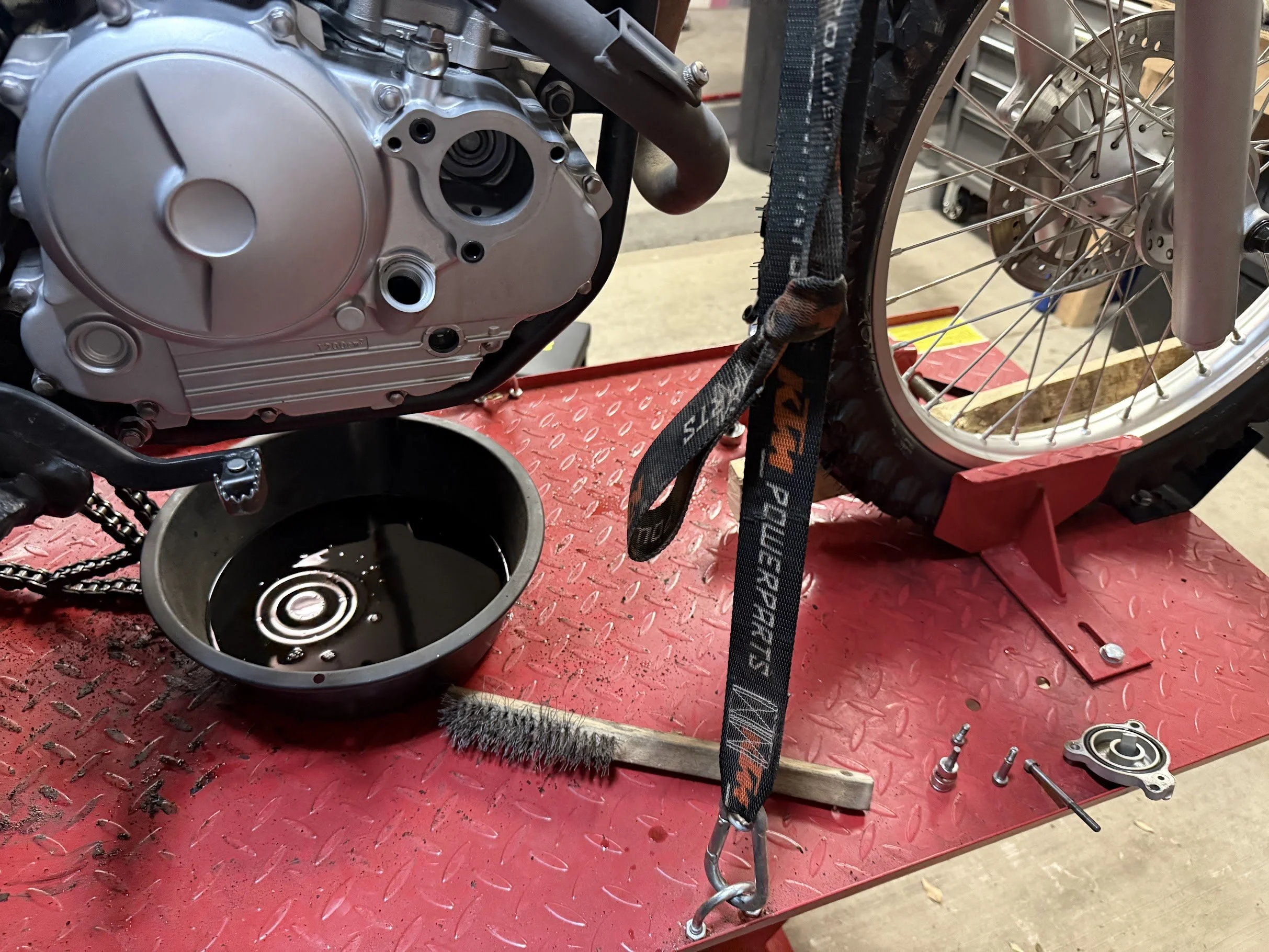 After draining the oil, I put in a 19mm head magnetic drain bolt, replaced the o-rings on the oil filter cover, and got everything ready. 