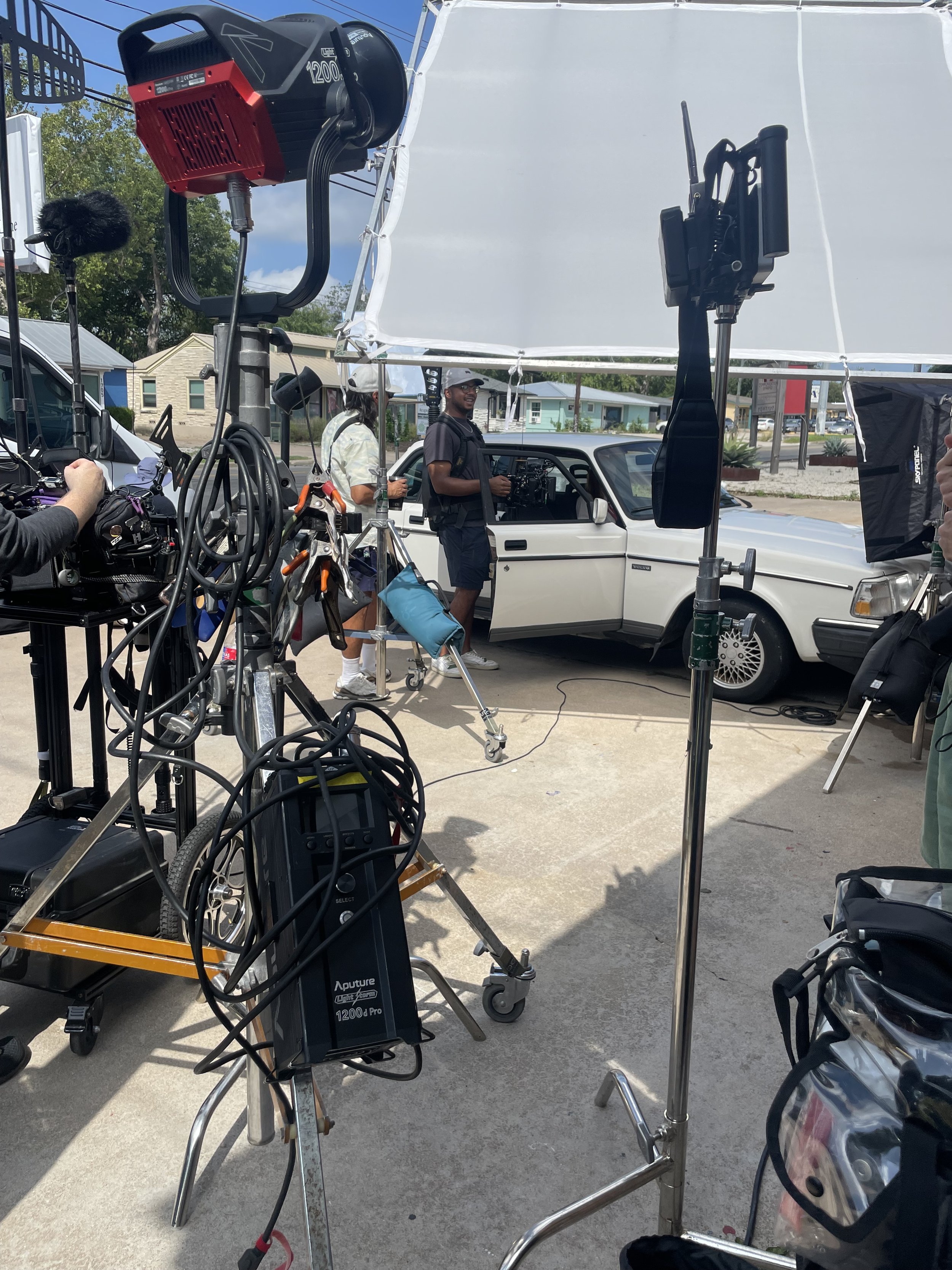 on the set of 'hot no start'