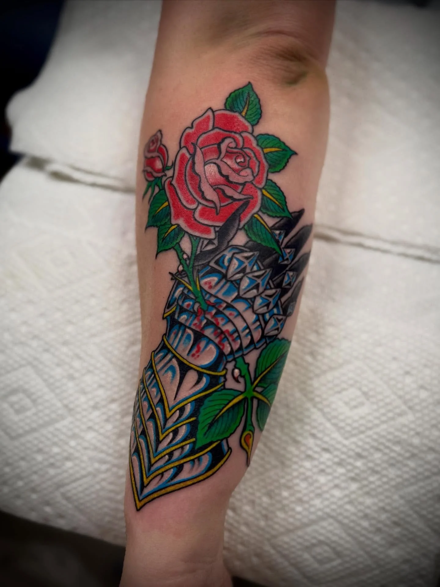 Gauntlet &amp; Rose for Taylor. Done @elmstreettattoo Visit the link in Bio to book yours. #traditionaltattoo #americantraditionaltattoo #oldschooltattoo #classictattoo #boldwillhold #tattooart #tattoostyle #tattoolife #inkedup #tattoocollector #tatt