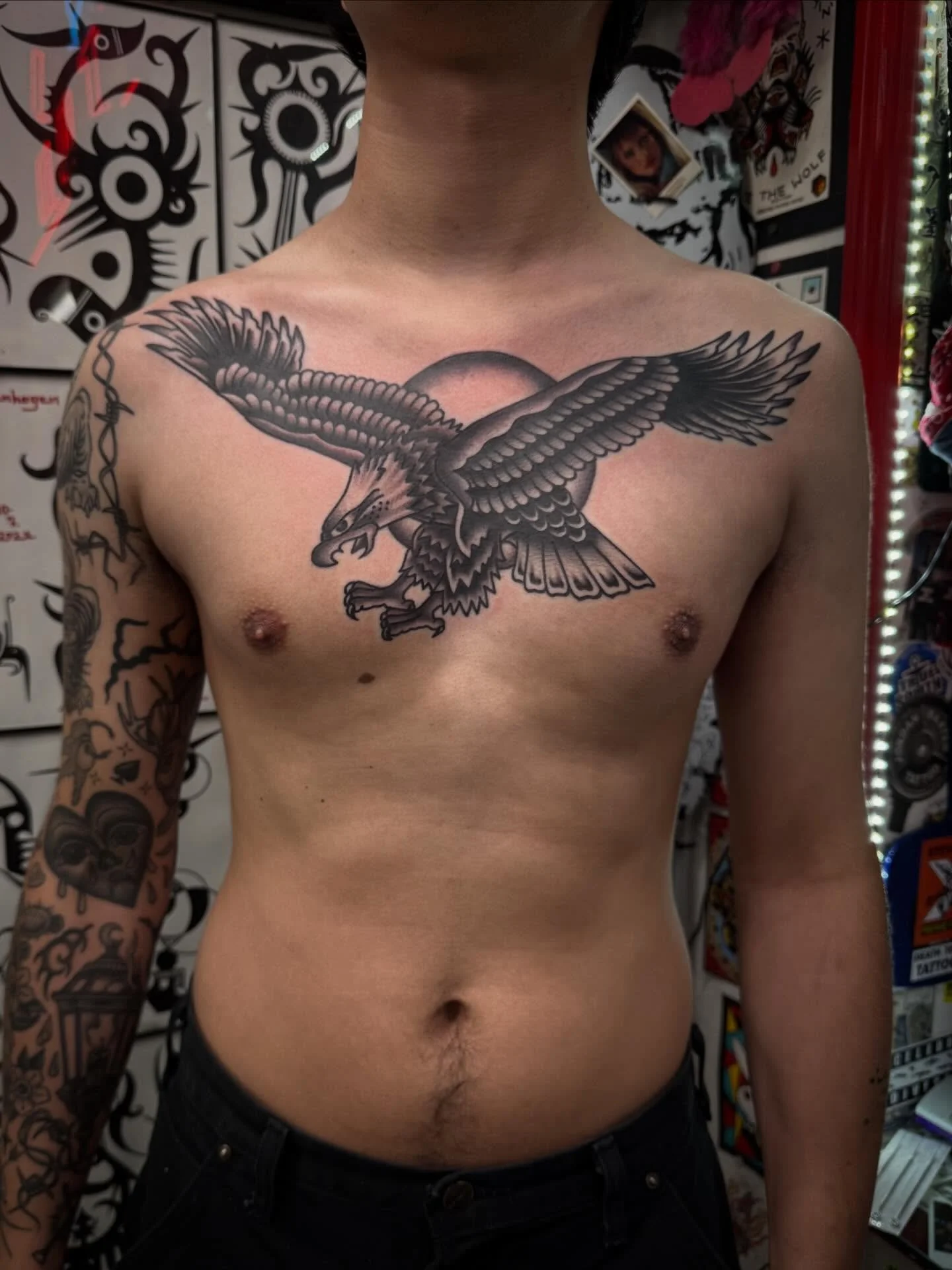 Classic edition for Nick. Done @elmstreettattoo DM FOR QUESTIONS OR FOLLOW LINK IN BIO TO BOOK! #traditionaltattoo #americantraditional #tattooart #tattooartist #tattoos