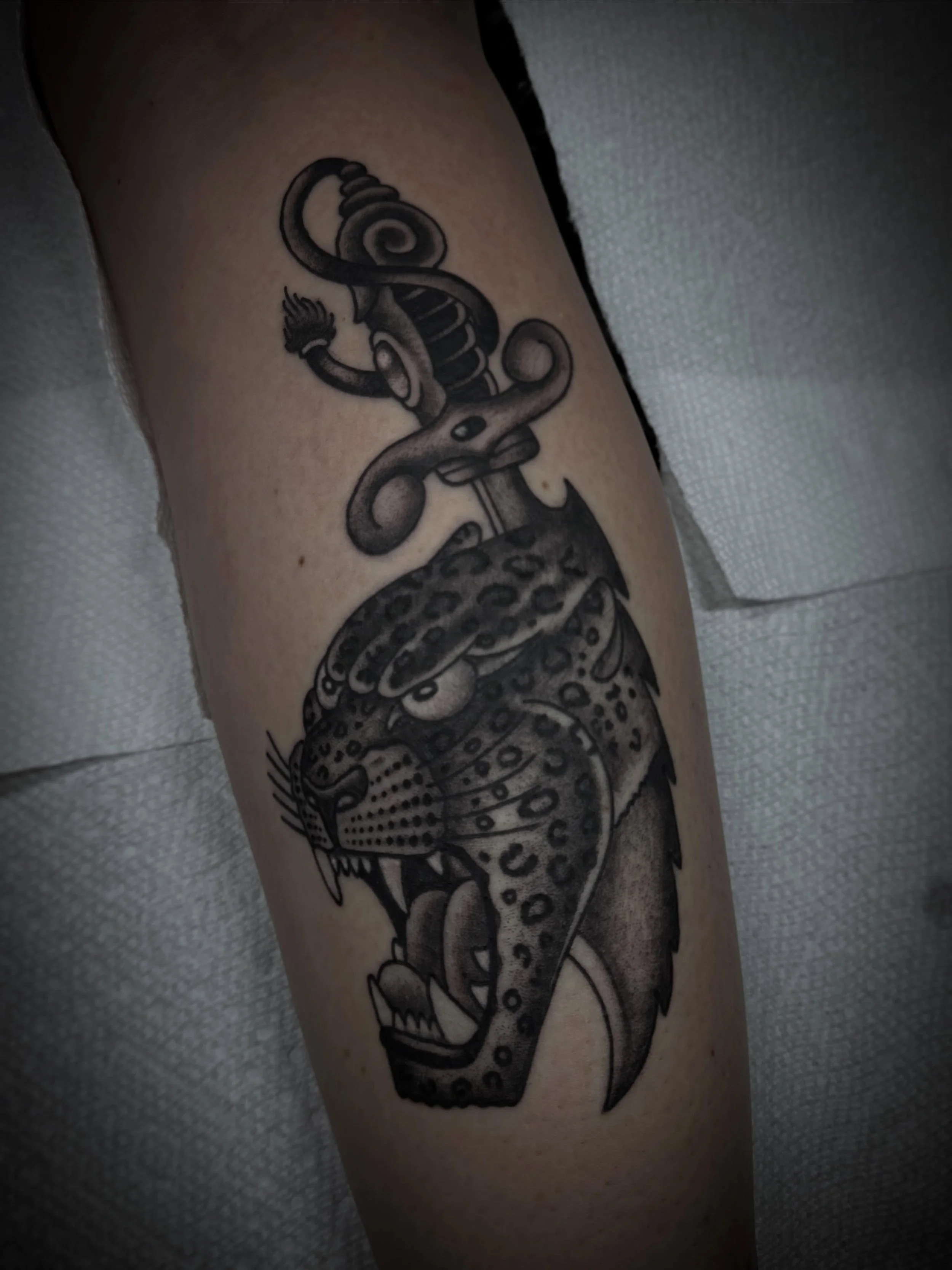 Leopard for my friend @emmmykaaate done @elmstreettattoo BOOK NOW via link in bio or DM with questions. Thank you!