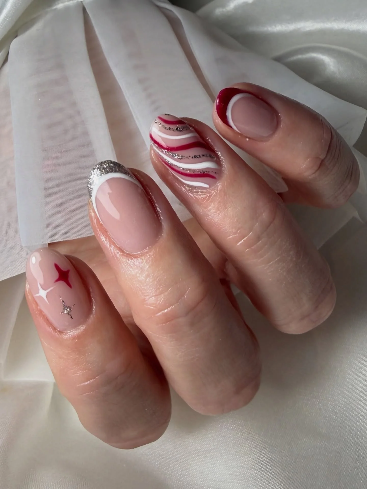 It&rsquo;s time of the year when finally I can get creative 💅🏻❤️ I love doing Christmas designs and I can assure you that you won&rsquo;t leave my salon disappointed #christmasnailsgoldcoast #pimpamanails #goldcoastbiabnails #willowvalenailtech