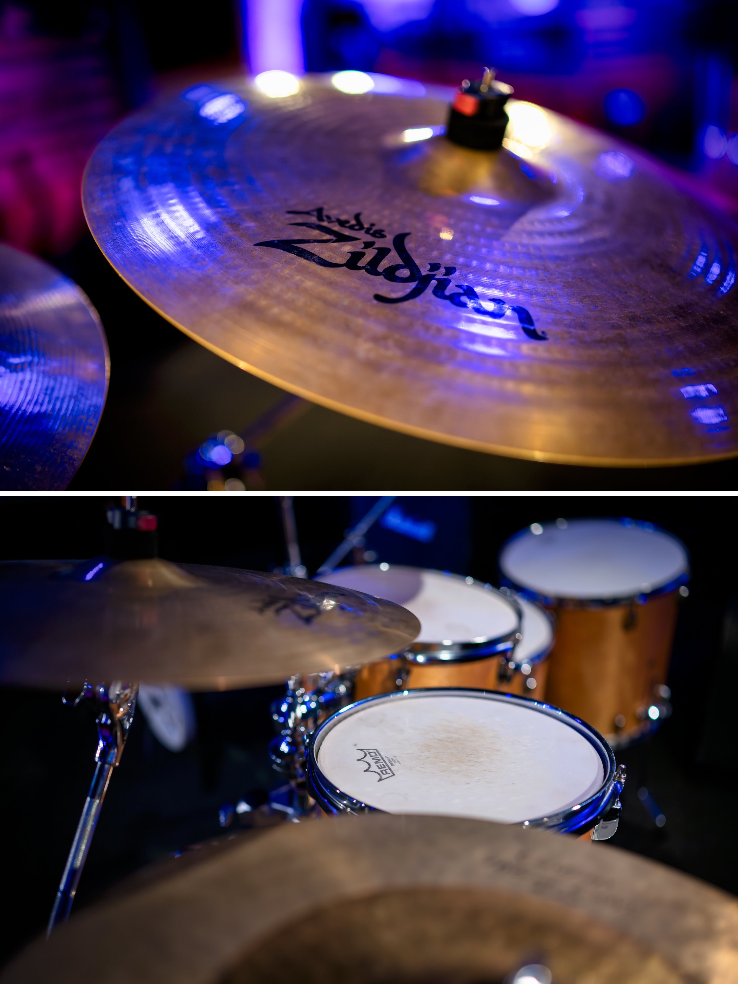 Set de batería compuesto por platillos Zildjian y tambores Remo en un escenario con iluminación de luces moradas y azules, ideal para una presentación musical en vivo.