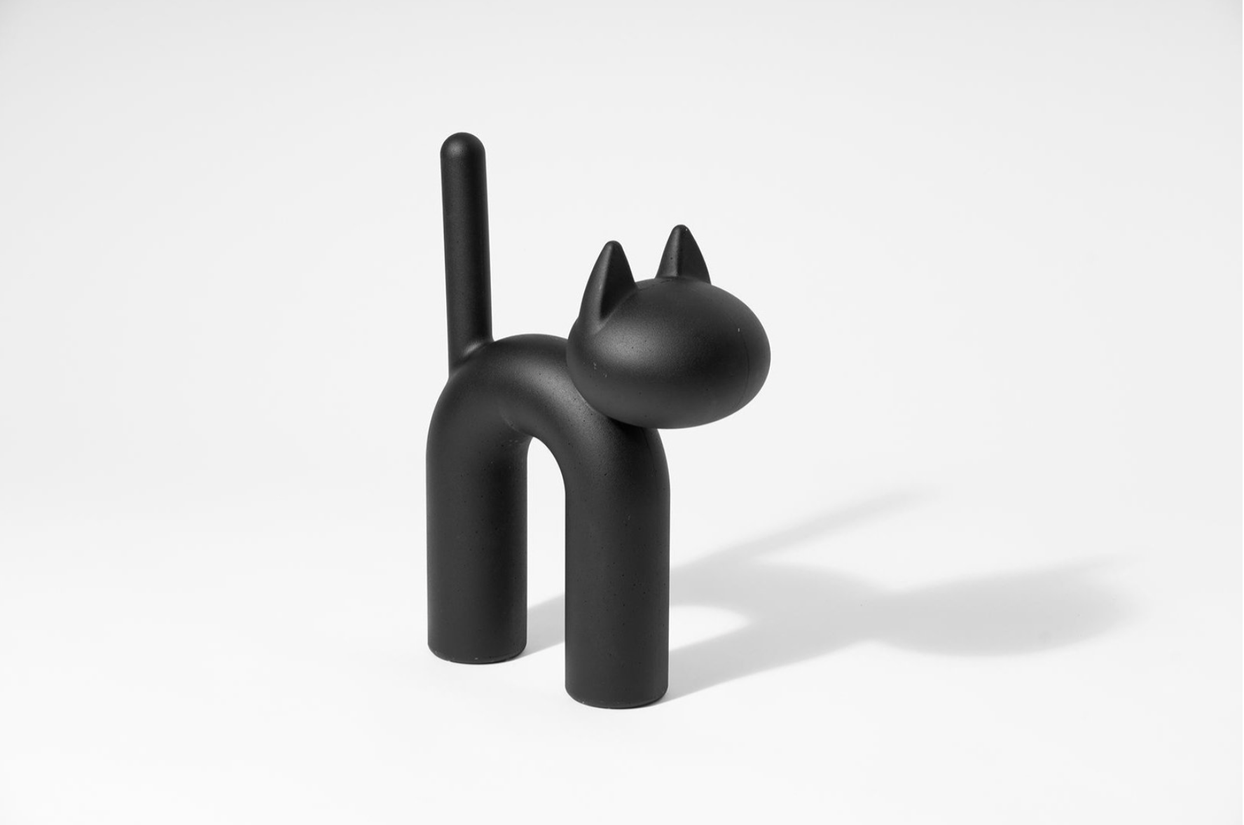 Kisu, black