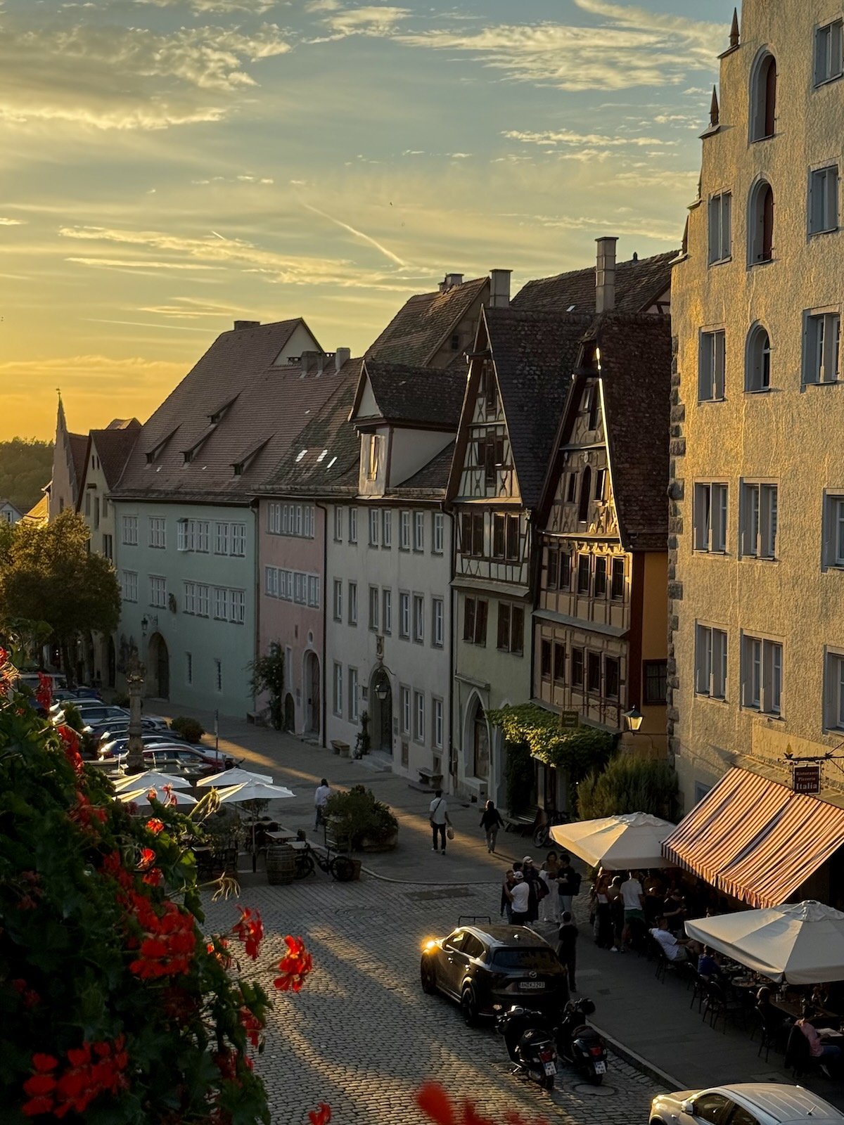 DE-Rothenburg-odT_Hotel-Eisenhut_suite_view_portrait.jpeg