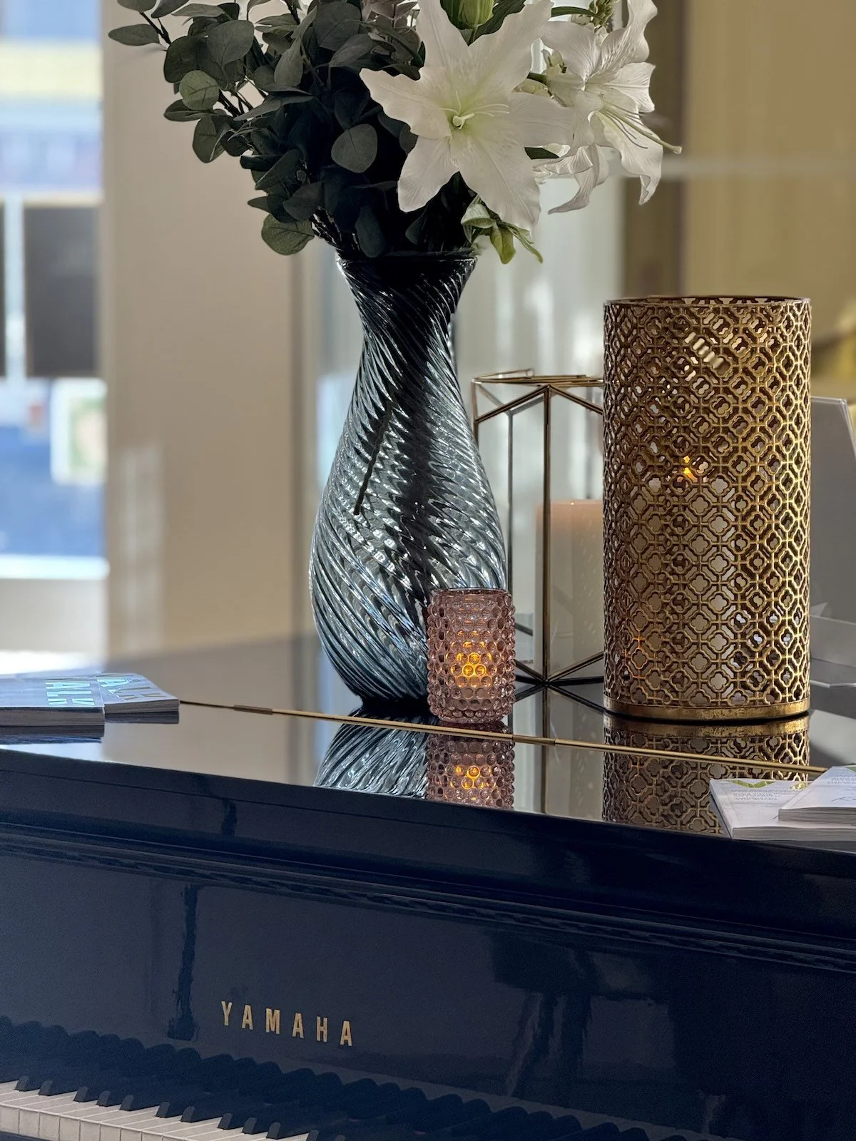 DE-Hildesheim_Van-der-Valk-Hotel_piano-detail_grand-piano-yamaha-deco_portrait.jpg