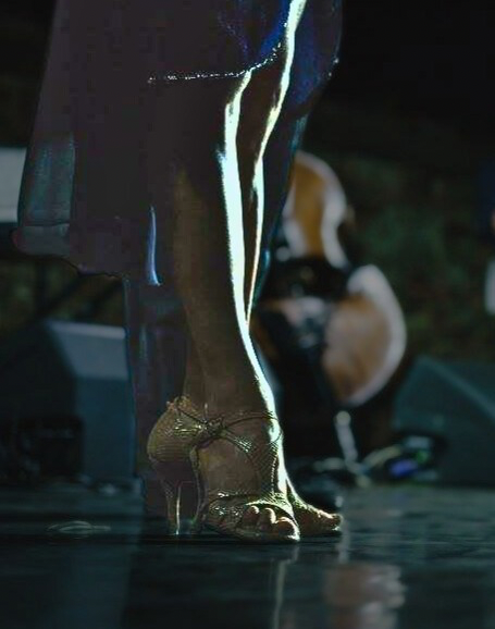 Immagine di gambe di Margarita Klurfan in posa di tango