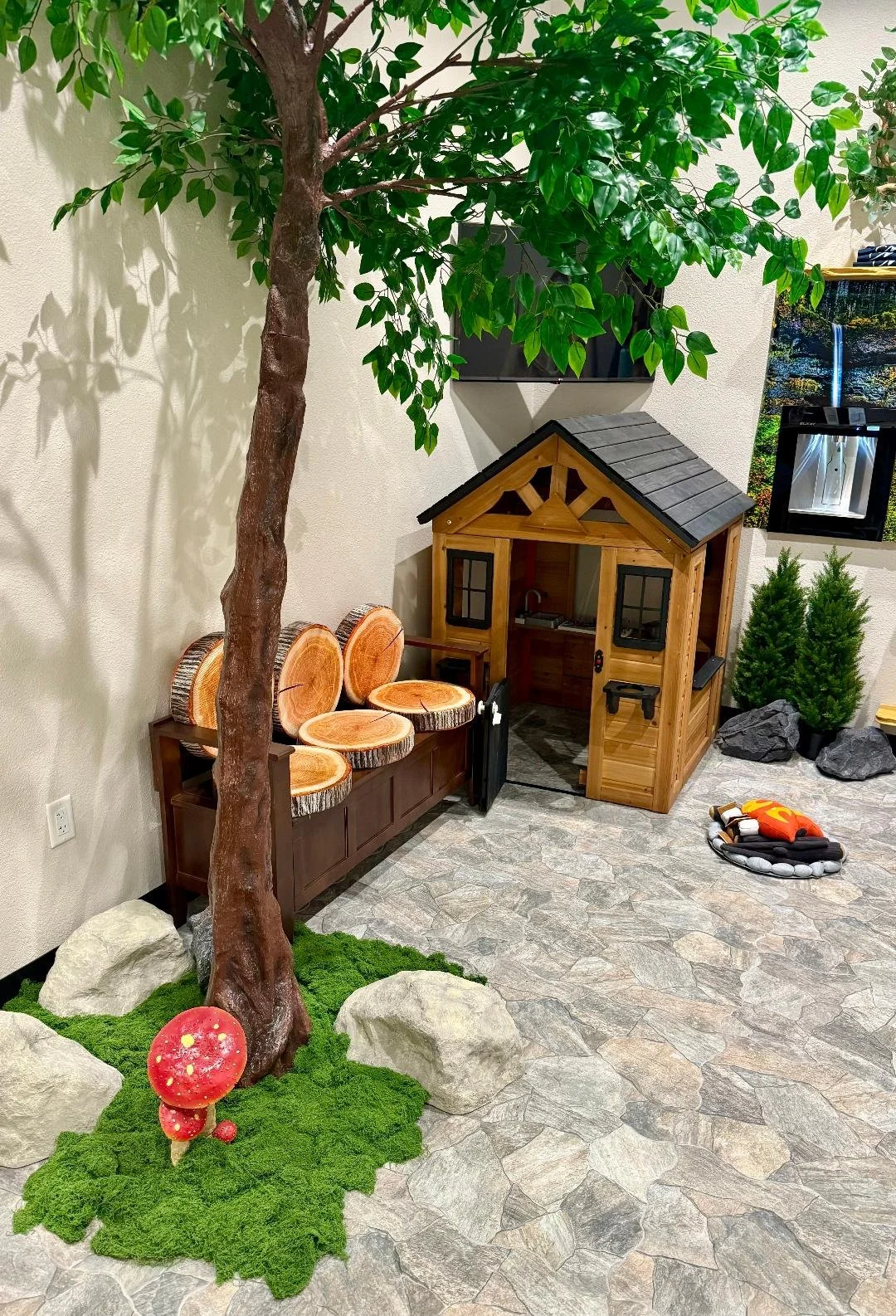 Family-friendly welcome area with children’s play space at The Nature of Health in Gilbert, AZ