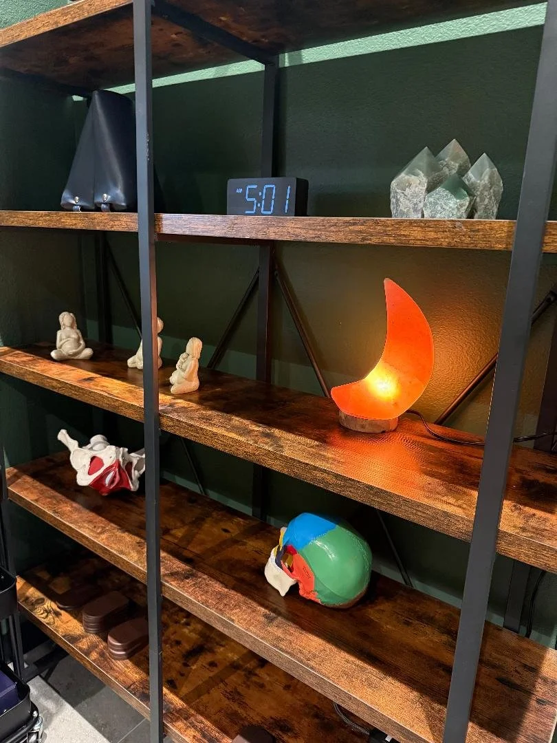 Nature-inspired decor with crystals and Himalayan salt lamp at The Nature of Health in Gilbert, AZ