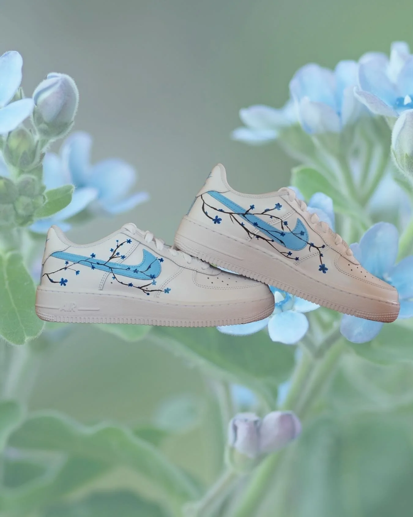 Sneakers rooted in art, painted to bloom.

📦 Sold *
🖌️ Ready-to-order *
👟 Sizes 36 - 49.5 (EU Sizes)

*&ldquo;Sold&rdquo; means this exact pair is taken, but the design can still be ordered.
*This design is ready-to-order, but each pair is hand-pa