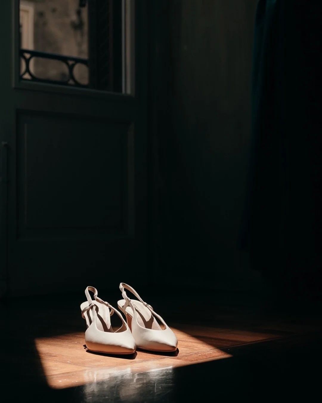 A study in light and lace.
Quiet gestures, soft light, and the timeless grace of a Sicilian morning &mdash; where everything begins in silence and intention.

MUA: @kontsevayamakeup 
Location: @bagliosantalucia 

#ElegantWeddingPhotography
#Editorial