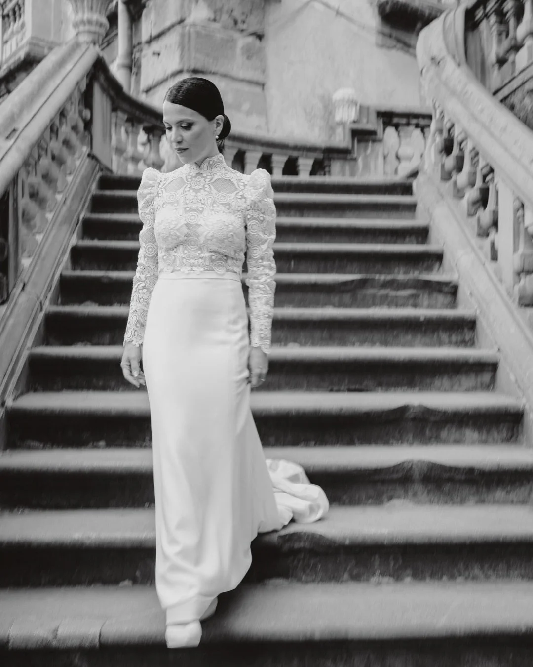 🇺🇸Clean lines.
Measured light.
Every detail speaks of form, balance, presence.
📍 Wedding Photographer in Sicily
A visual language, not a memory.

🇮🇹 Linee pure.
Luce controllata.
Ogni dettaglio parla di forma, equilibrio, presenza.
📍 Fotografo 