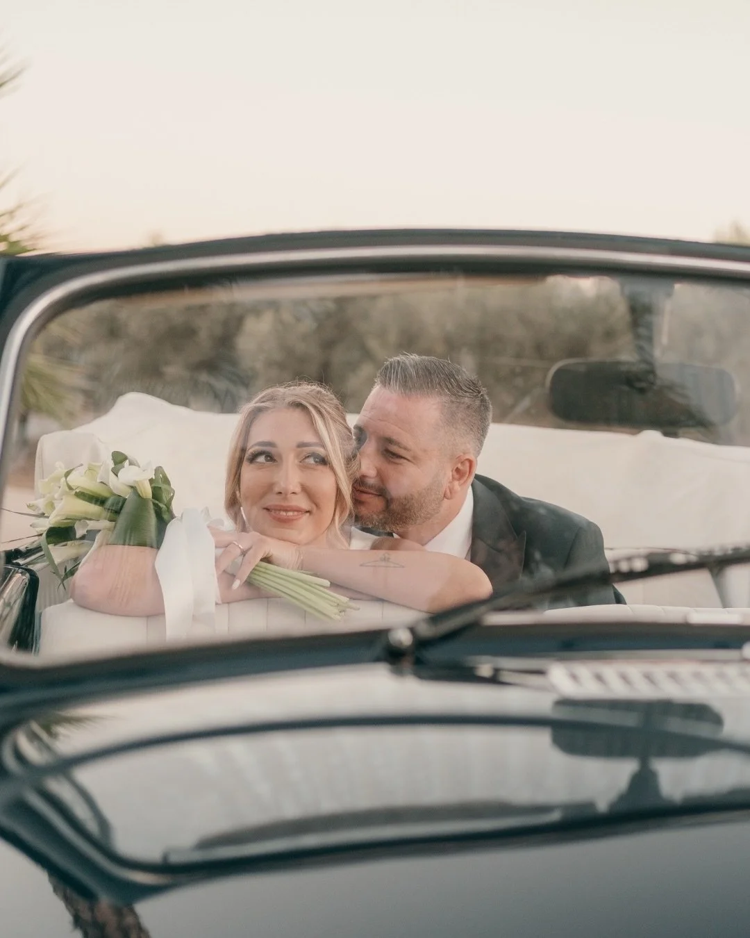 🇺🇸Wedding photography in Sicily is a dialogue between light and heritage.
Among the ancient columns of Segesta, modernity meets tradition through quiet elegance and measured form.
As a wedding photographer in Sicily, I capture stories shaped by int