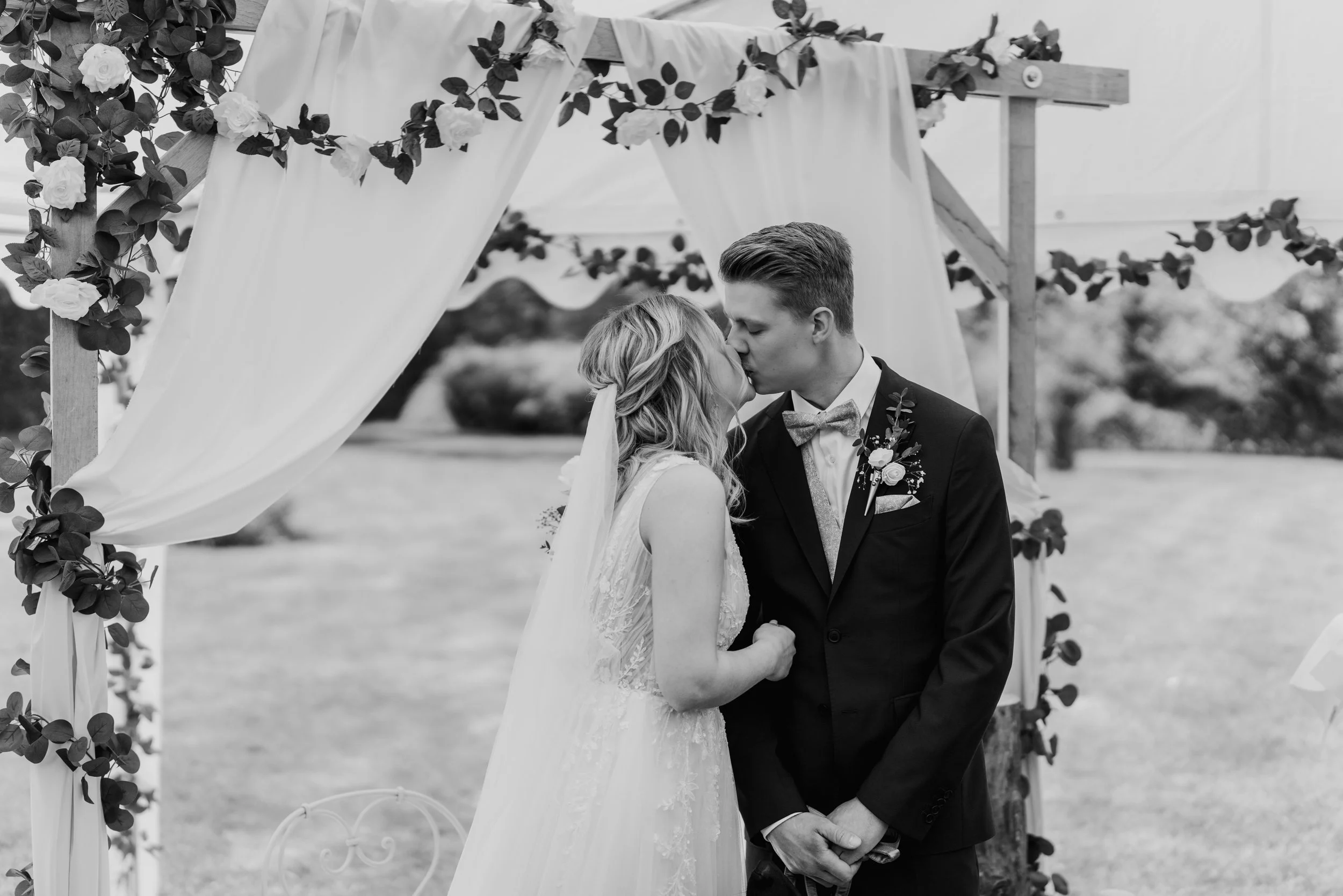 Anna & Lars_09.05.2026_Weddingsbytill-133.jpg