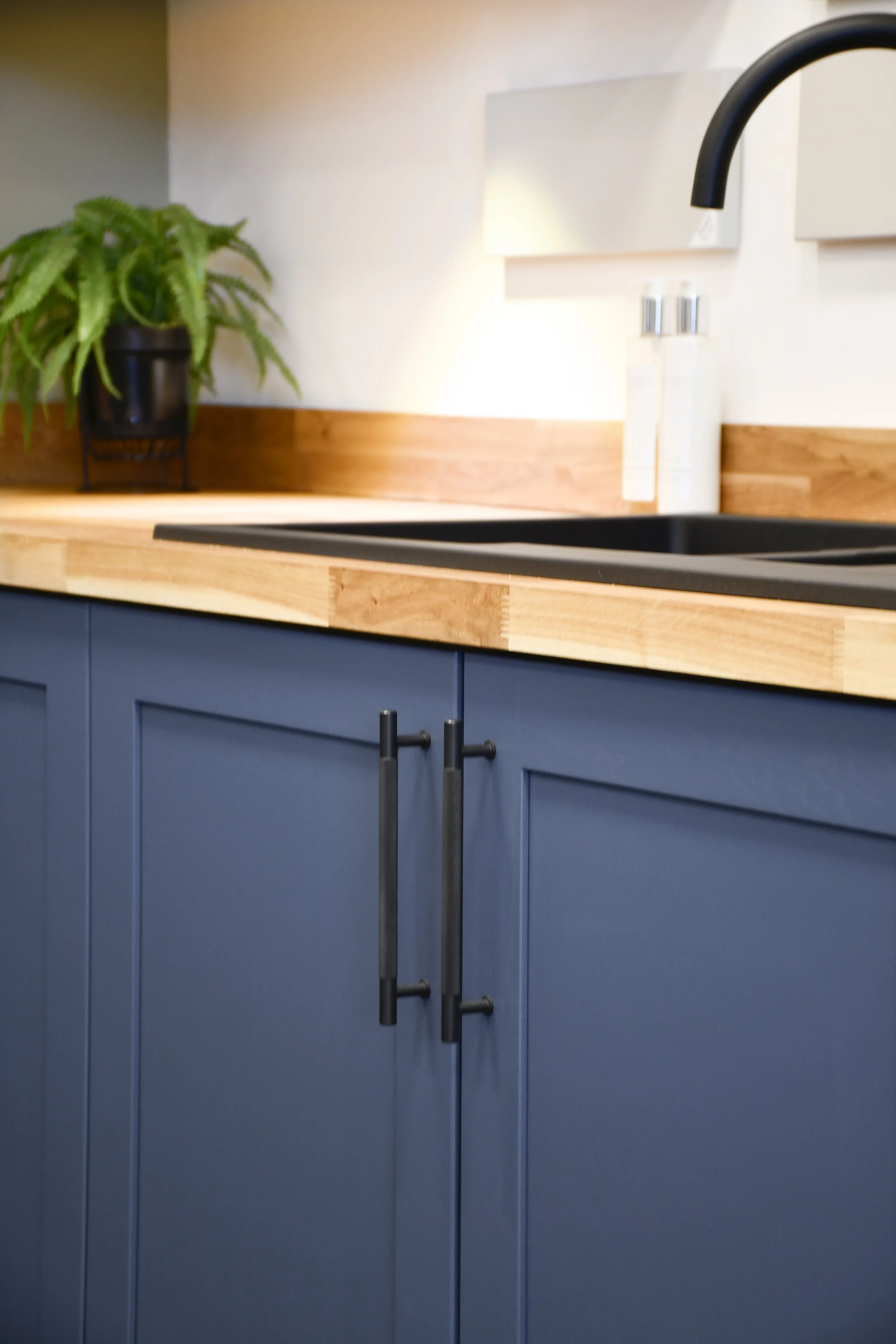 Hi Line Base Units & Painted Solid Timber Shaker Door