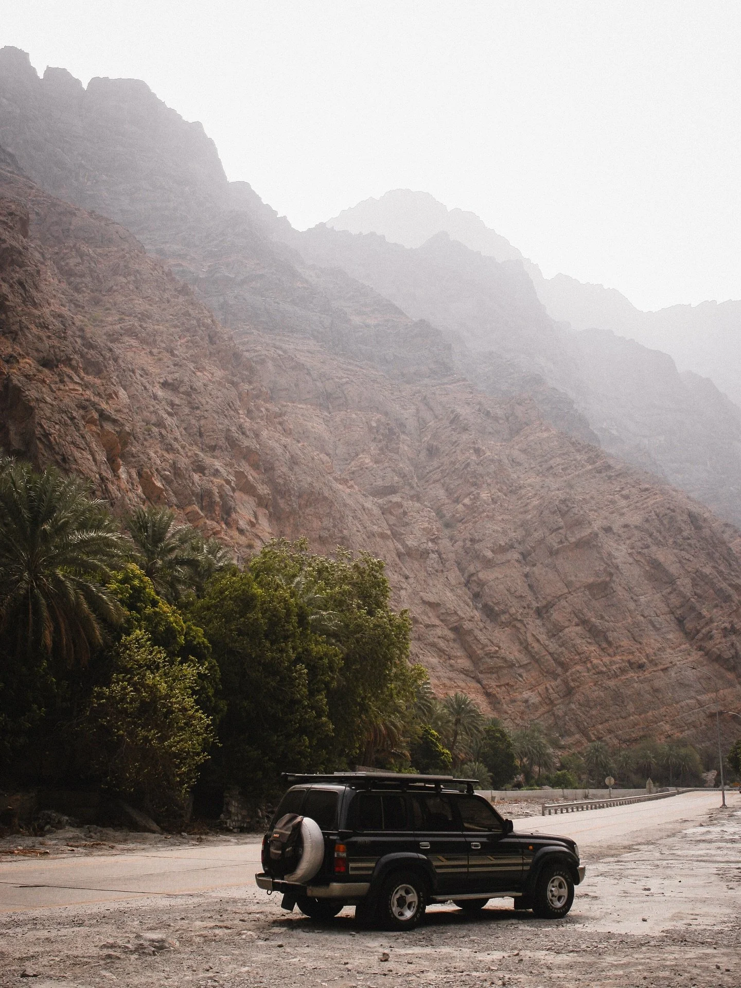 Roots &amp; Souqs Vol. 3: Wadi Bani Auf.

Where roads start to wind, and mountains stand tall. A perfect place to stop for a quick coffee at Gomaa&rsquo;s Nakhal Cafe. A charming cafe nestled in between the lush palm trees, a flowing falaj and a grea