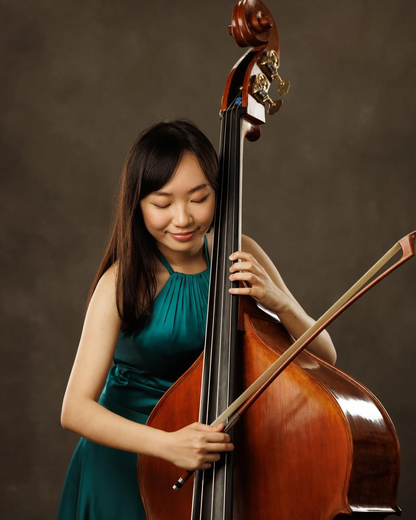 Absolutely talented Double Bass student musician at @royalacademyofmusic Karena

Amazing Personal Branding and a Headshot session

&ldquo;Your Session is Always Tailored to Your Needs&rdquo; 

www.AngeliquePortraitPhotography.co.uk

#headshotphotogra