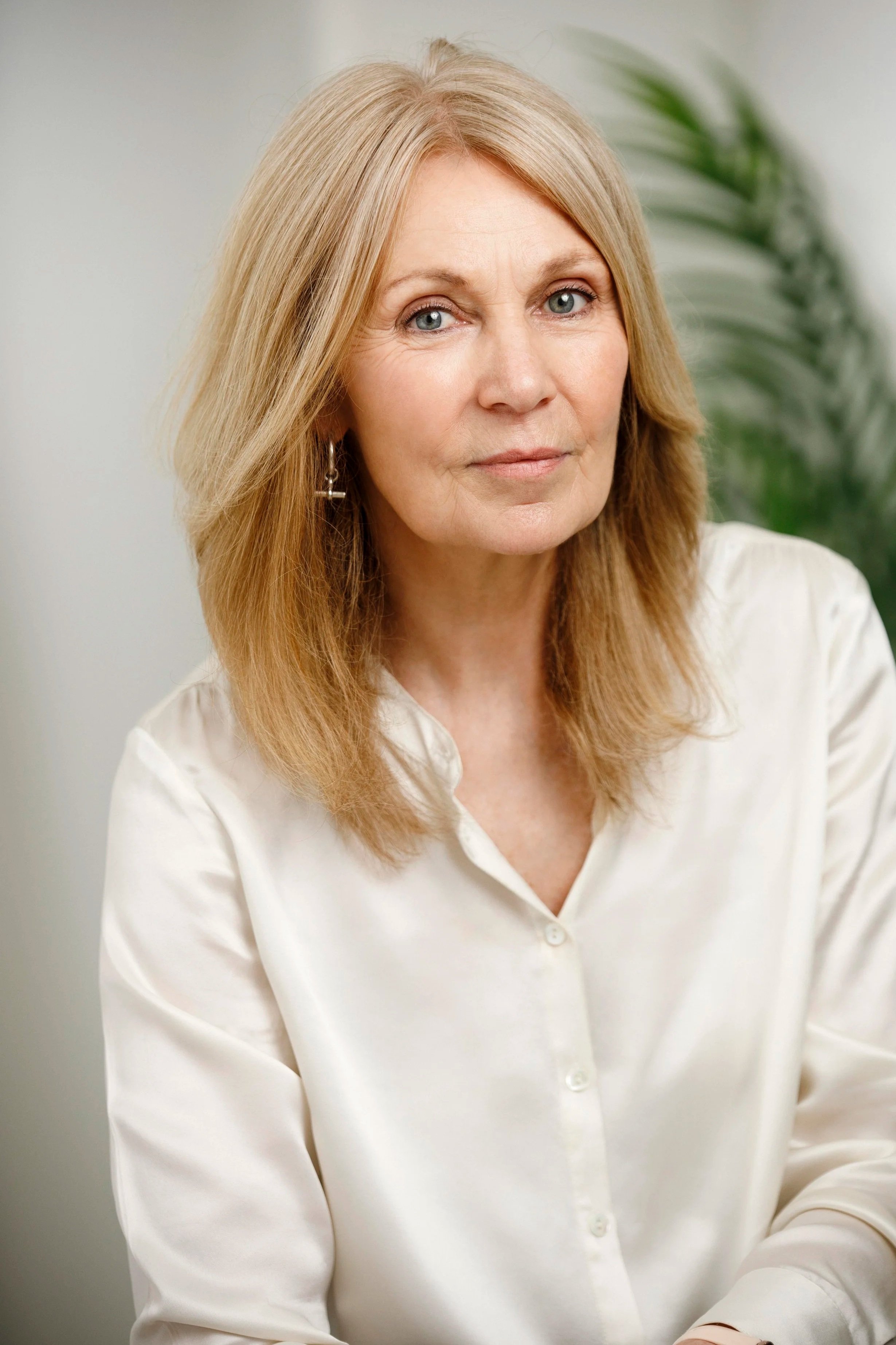 Executive headshot for women — personal branding photographer Edinburgh