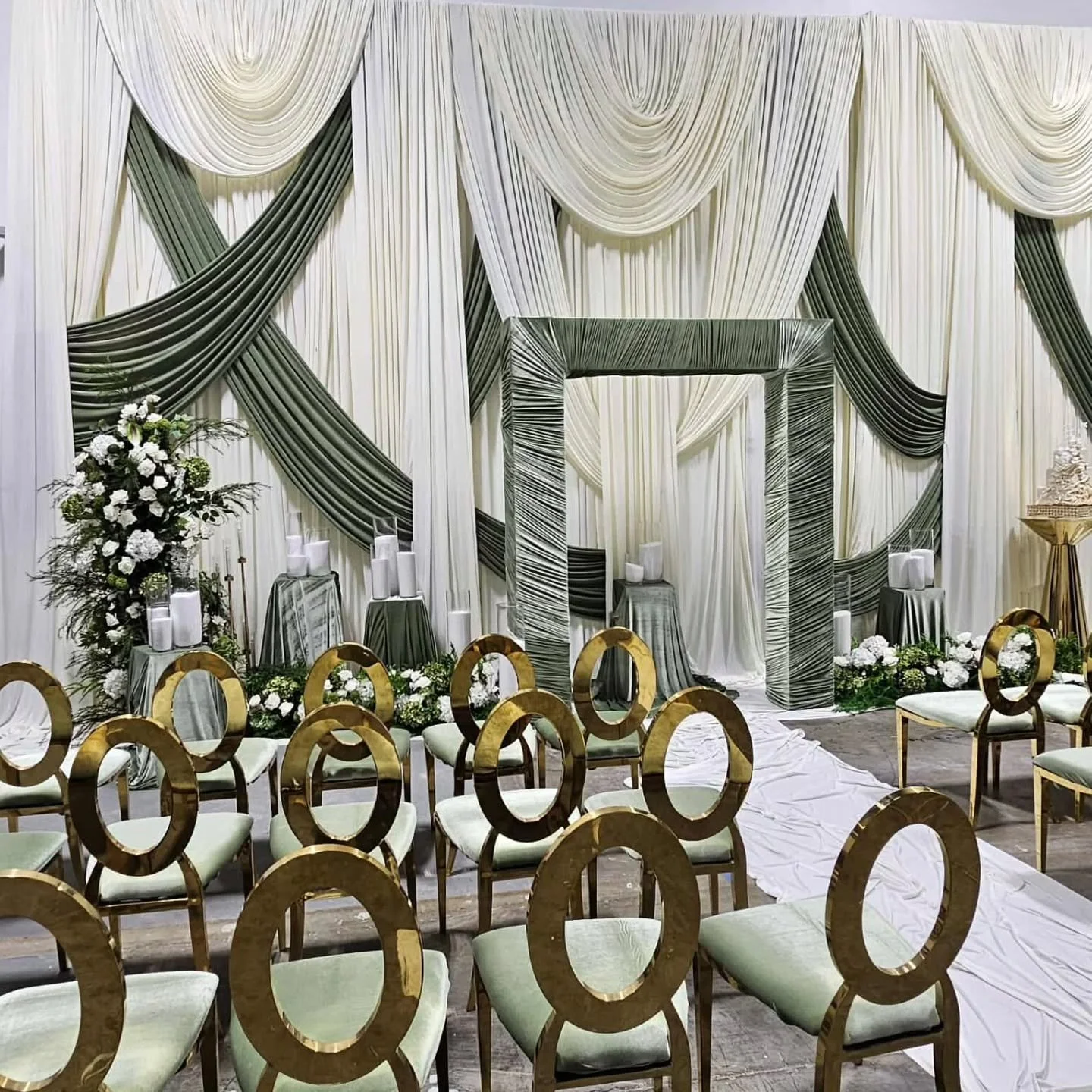 Moments like these remind me why I fell in love with design in the first place. 💚

I had the honor of working alongside the draping queen herself, @thedrapingqueen , the amazing @aliciatelmore and a team of creatives whose talent and spirit truly le