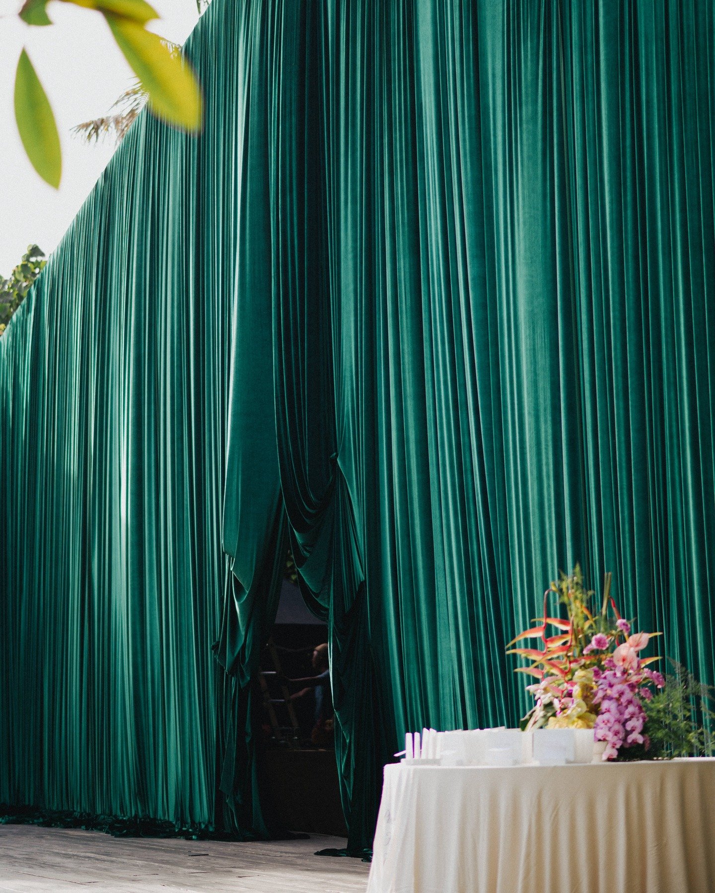 The Reception entrance for Audrey &amp; Alec needs no introduction

Wedding Styling @soiree.society.events
Florals @sandatfloral 
Stationery Design @jemandi_designs
Photography @terralogical

#Bespokedesign #invites #invitedesign #invitationsuite #mo