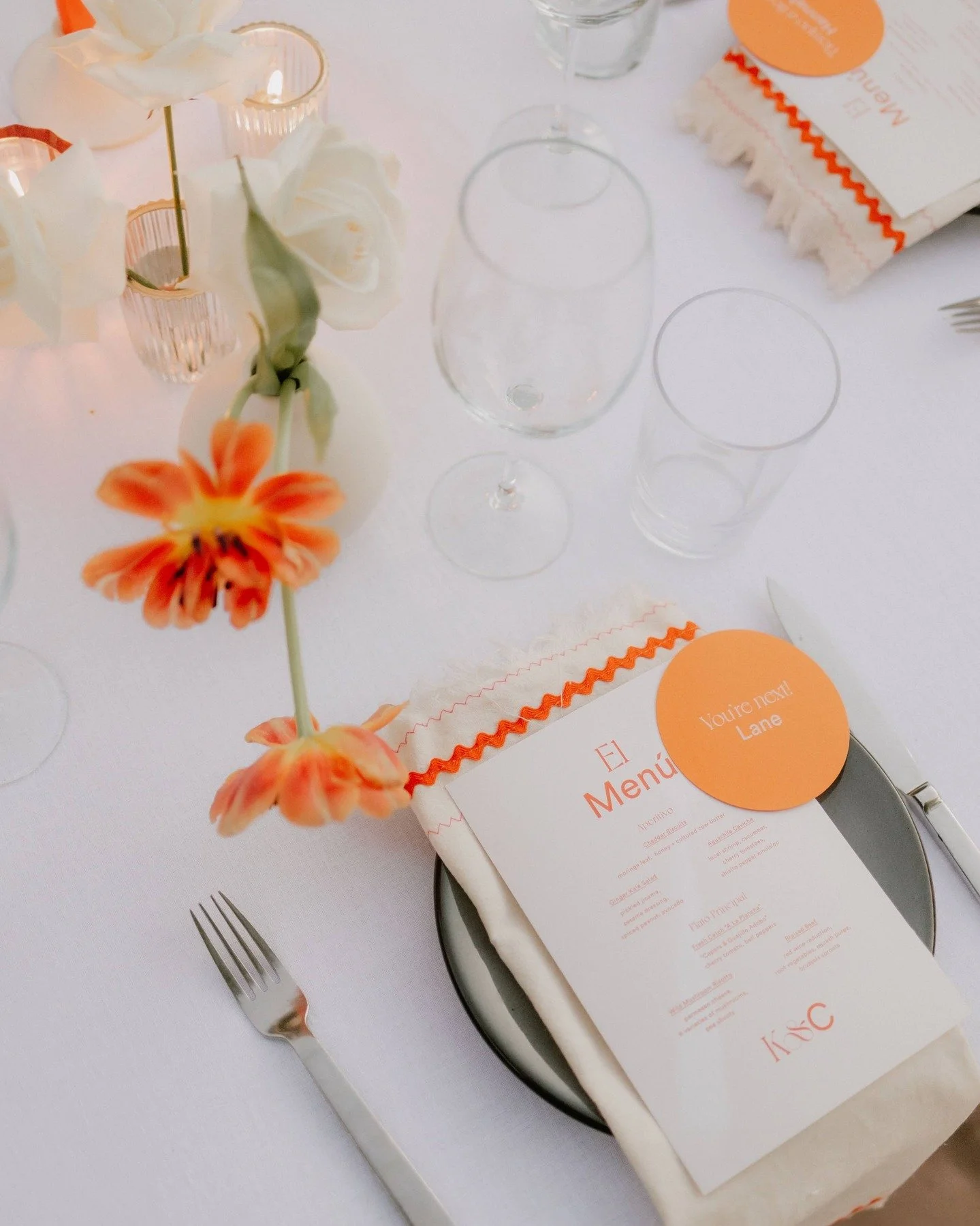 Katie &amp; Clark's table stationery details styled beautifully by @loladelcampo - with personalised greetings for each guest on their place cards.

Planning &amp; Styling @loladelcampo @elsa.alvarezalcantara 
Stationery &amp; Signage @jemandi_design