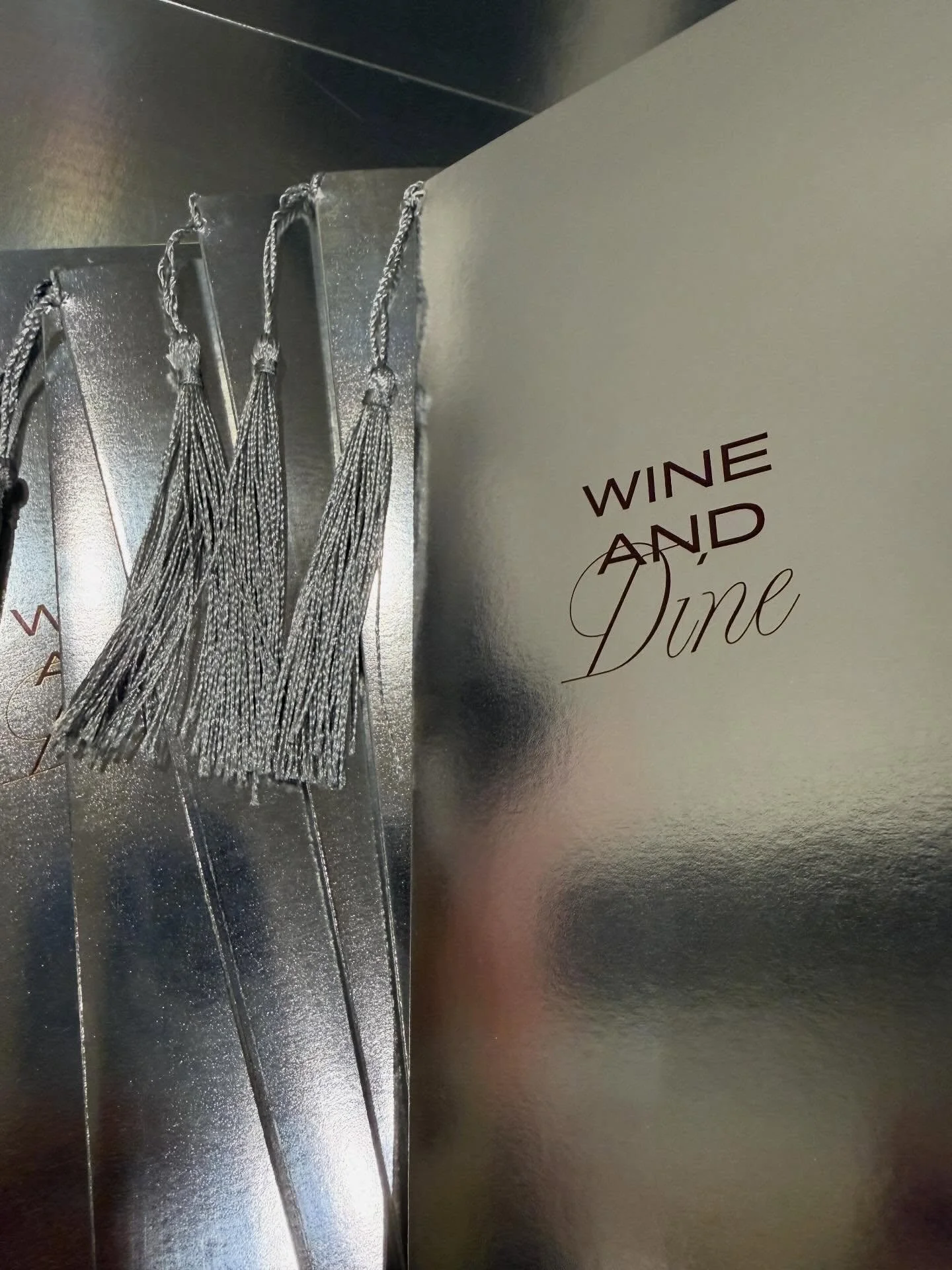 Something beautiful with @etc.eventstyling @smadadesignandprint @mewburnpark 🤍

#silvermetallic #silvermenu #foodmenu #menudesign #weddingstationery