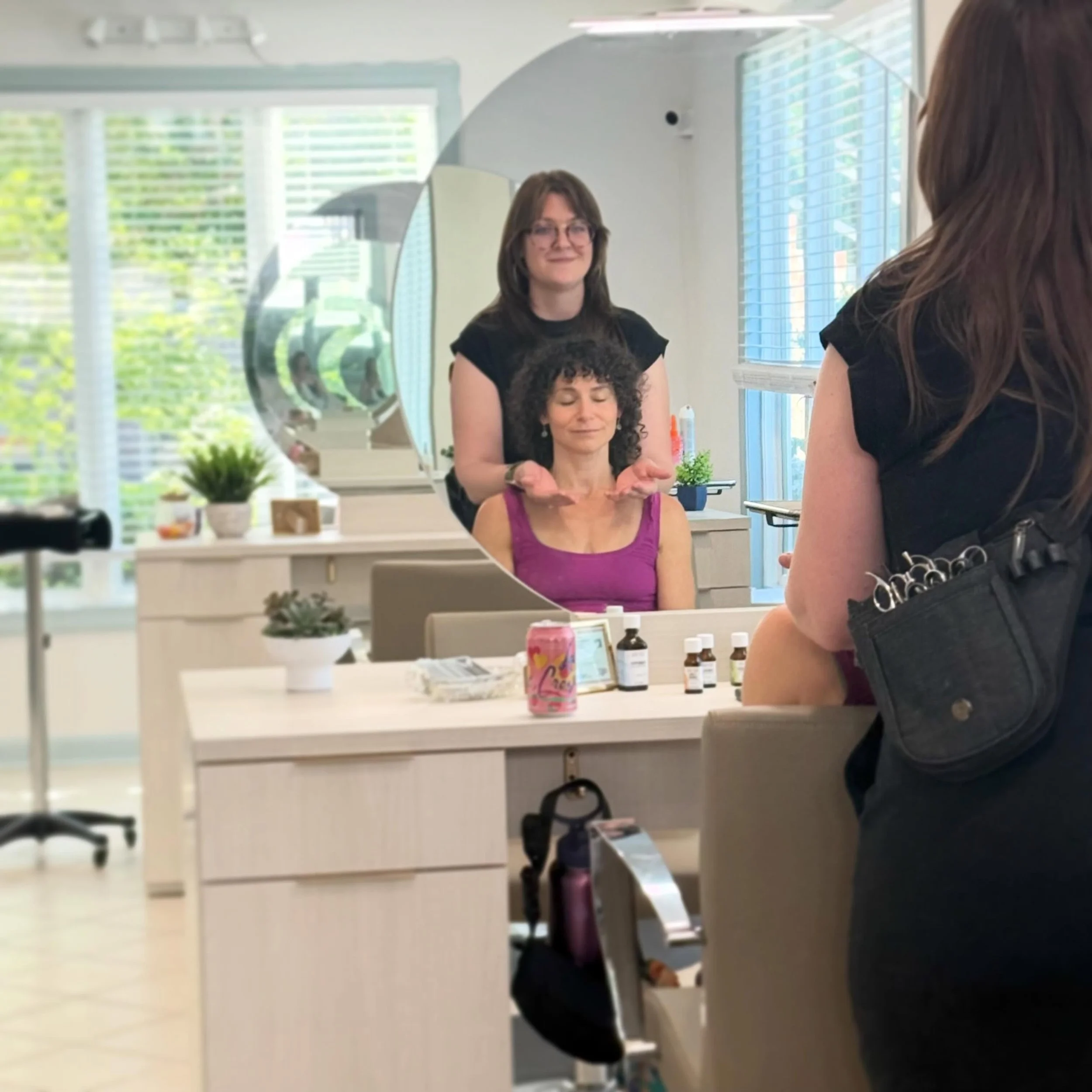 I want you to think on this. When was the last time someone INTENTIONALLY took a moment to center and calm you? No phone alerts, no family member touching you, no questions- just peace. 

@holly_doesyourhair knows that a hair appointment is more than