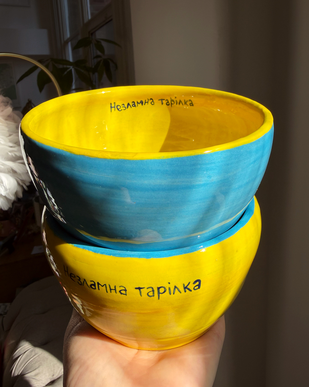 A bowl made by a blind Ukrainian veteran in blue