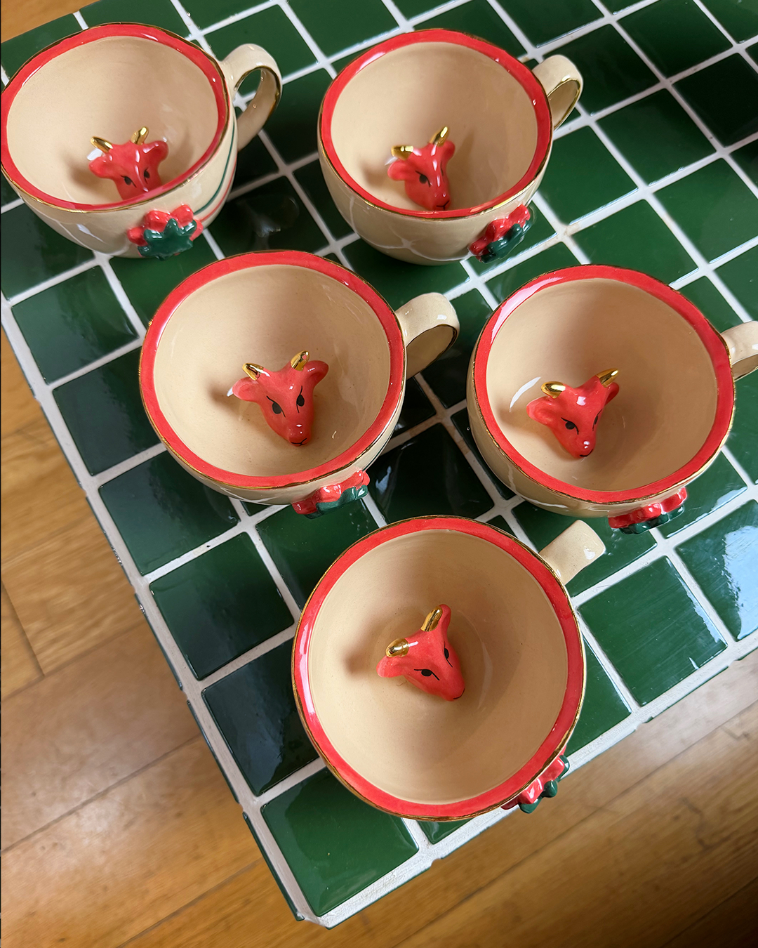 ''red goat and a star.' - Ceramic mug