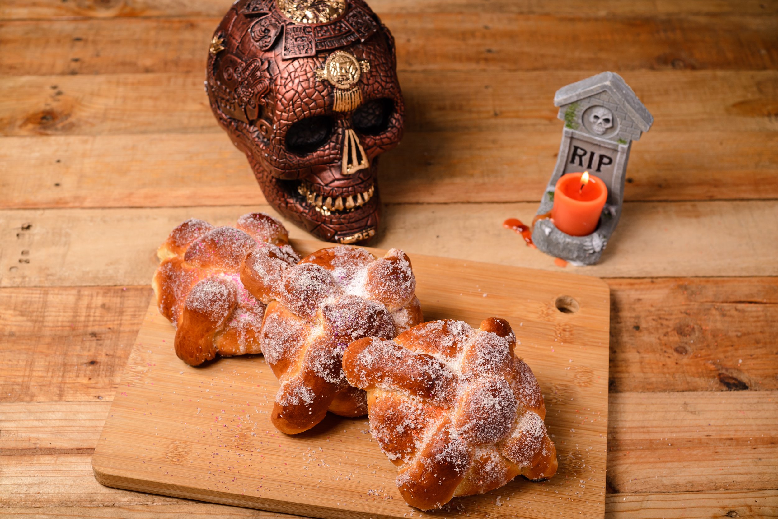pan de muerto and painted skull