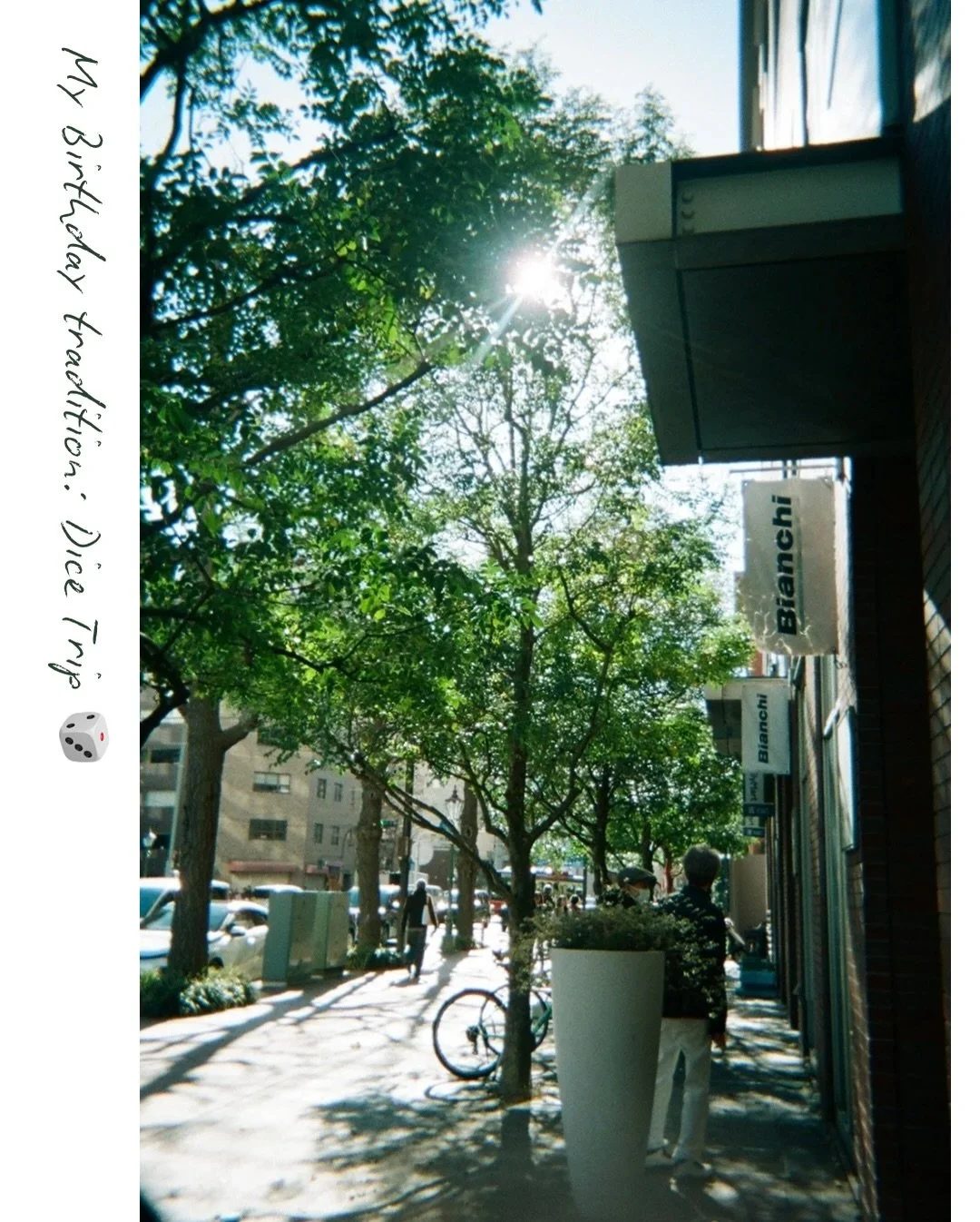 お誕生日、最近はひとりでサイコロ旅するのが恒例。
携帯を家に置いて、サイコロを持って、出た目の数だけ電車に乗る冒険🚃

今回は東横線。なぜか思い出の駅ばかりに連れて行ってくれた。なんだか、過去のめぐはもう卒業したよ、新しい自分になる準備ができてるねって言われてる気分だった。降りた駅でたまたま、ハッピーバースデーって路上ライブの歌が聞こえてきたのも嬉しかったな。

ワクワクしながらやっと現像したのに、半分以上は指が入ってました！思い出は心に残すべしってことですね。

-

お誕生日だからって誰か