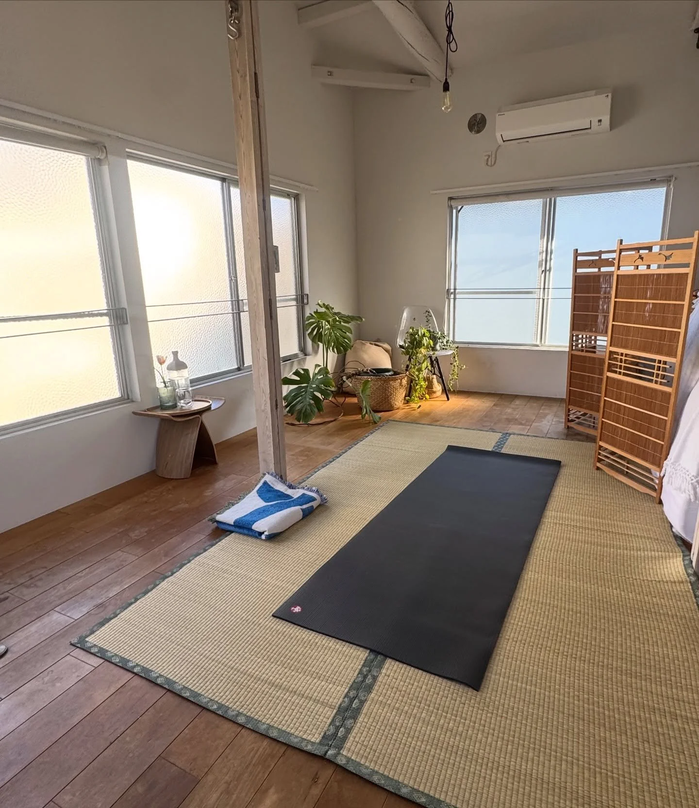 芽が出て嬉しいのは、冬の時期が長いからだよね
「何も成長してないじゃん」って、耐え難いけど、でも土の下で根は育ってるんだよね

いつ芽が出るかなんてわからないけど、できるのは、
ただ寒い日の小さな喜びに気づき続けること