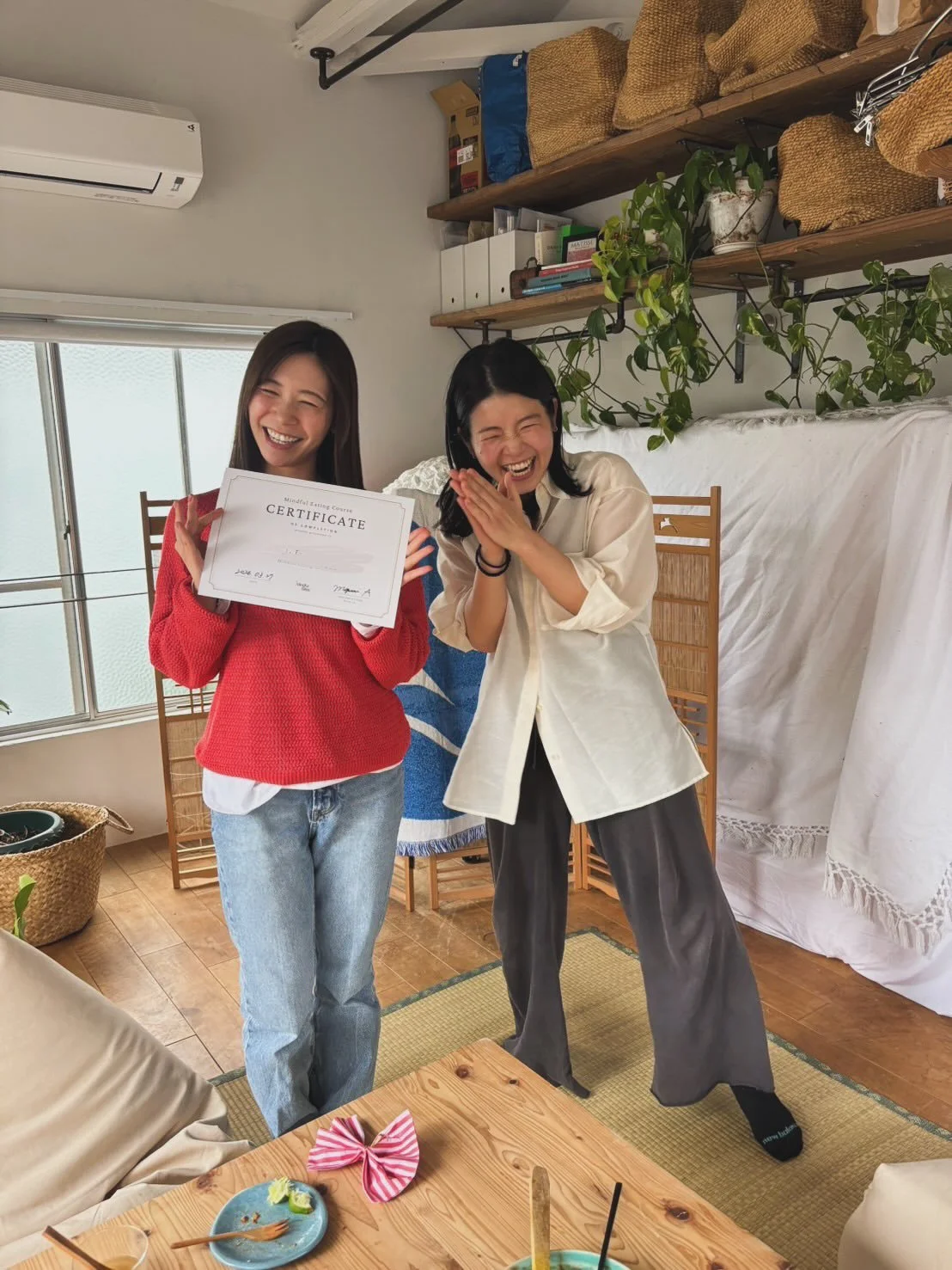 Mindful Eating 認定資格講座&trade;4期生、ご卒業おめでとうございます🌸

「私の人生、こんなものだっけ、、」を
「私が選んだ人生、誇らしい！」へ。

Emotional Eating （ストレス食いなど）を
&ldquo;心からのサイン&rdquo;として受け取り、
自分の内側に気づき、寄り添い、
日々、意識的な選択を重ね続ける3ヶ月。

メンタルヘルスへの認識がまだまだ発展途上な日本で
正直これからを悩む日もあったけれど

自分の素直な声を採用しなおす勇気や
「やっと自