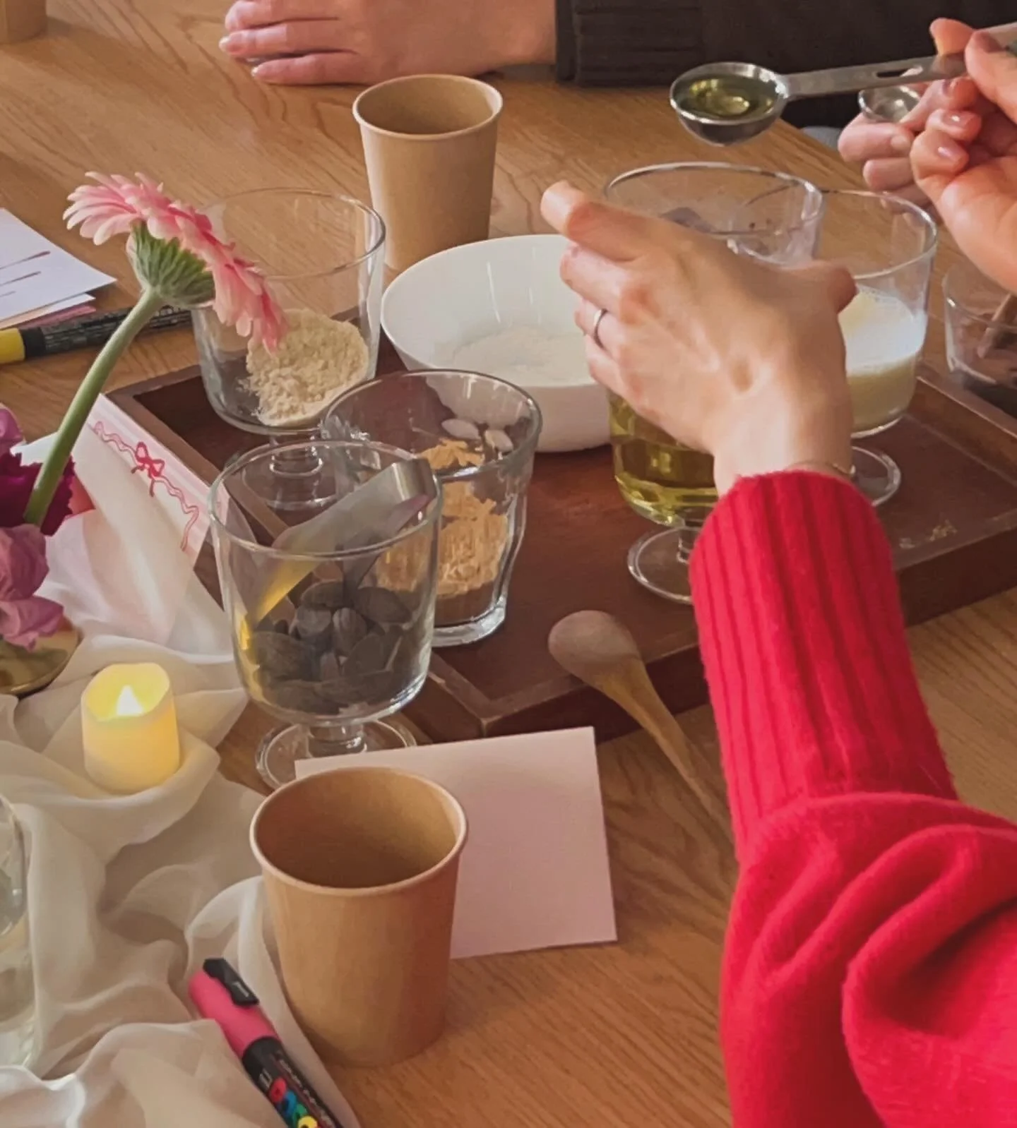 食べたい自分にやさしくなる🍫ジャーナリングとVeganスイーツ作り

「また食べちゃった&hellip;」は、心からのサインかも。
責めずに向き合うことで、本当に欲しいものに気づけるかも。

@mymentalcare.jp の、とっっっても素敵な
ジャーナリング、会話カード、空間づくり🌼

私は、「もっと食べたい」になりづらい栄養的ポイントをおさえた
レンジでできるヘルシーなチョコケーキをお伝えしました！

&mdash;&mdash;&mdash;&mdash;&mdash;&mdash