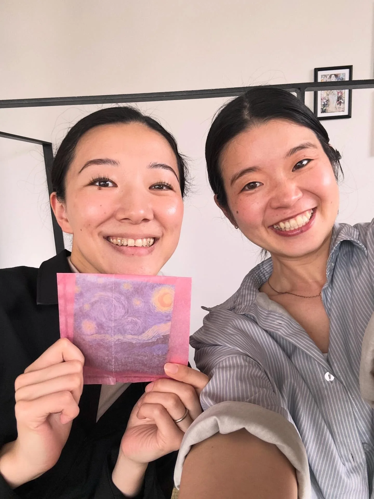 包丁を持つのも怖い&rarr; 3ヶ月後&hellip;
レシピなしでドレッシングまで作れるように🥹👏

1on1で、その方の目標に合わせた知識と
専用に開発したレシピで伴走する、パーソナル料理講座。

得られるのは、料理という毎日の選択を通じて
「完璧じゃなくても大丈夫」
「とりあえずやってみよう」って思える自分。

完璧主義や「うまくいかなかったらどうしよう」という不安は
日々の実践の中で少しずつほどけていくもの。
だから、毎日ある&ldquo;食事&rdquo;はとてもいいツール🧑&